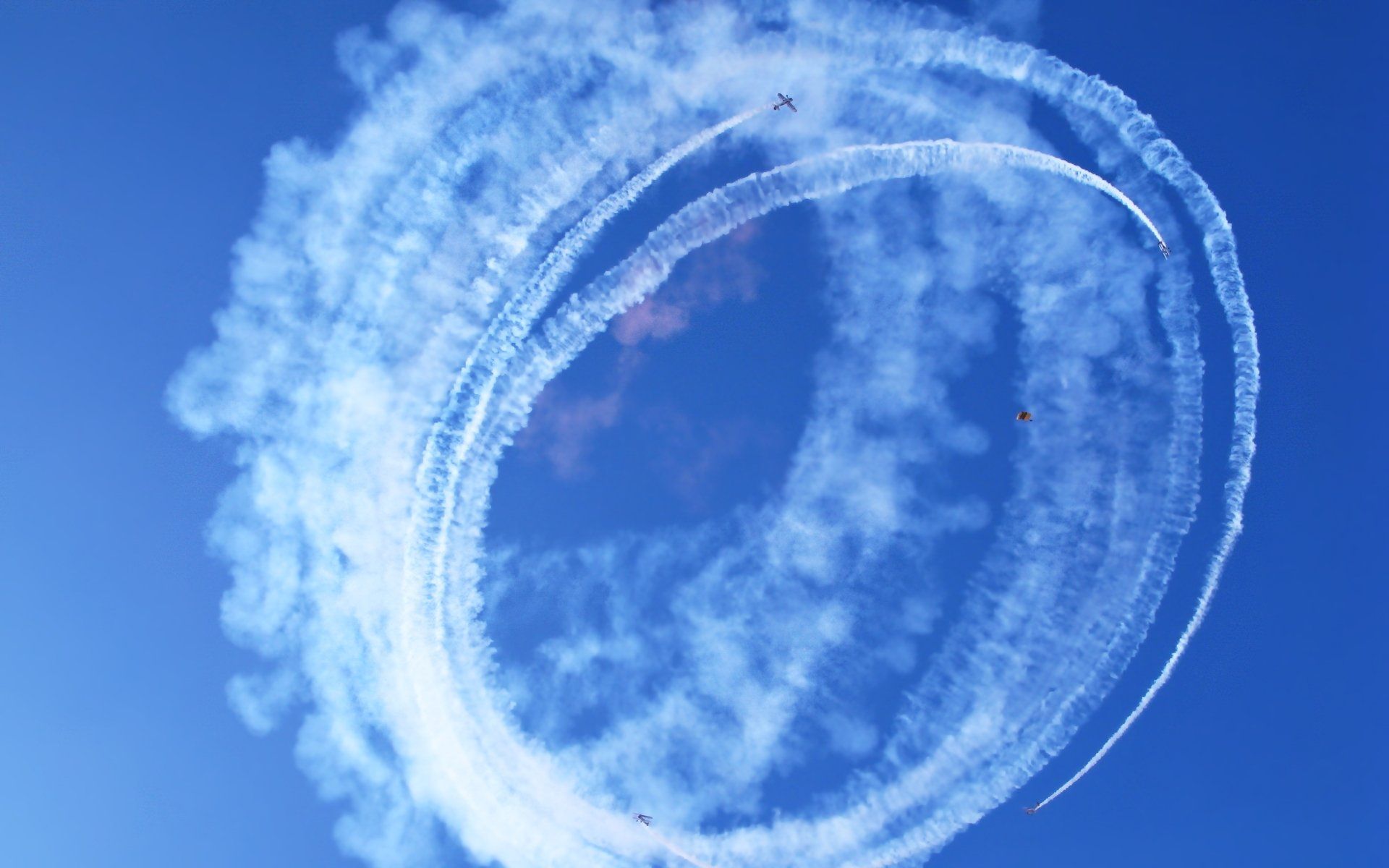 1920x1200 Aerobatic Smoke Ring