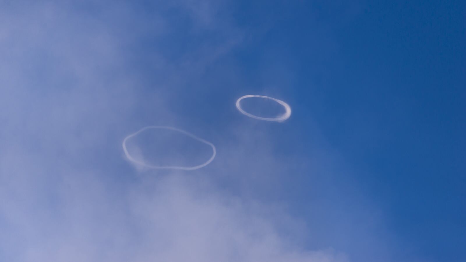 1600x900 Mount Etna Puffs Perfect Smoke Rings Into the Italian Sky