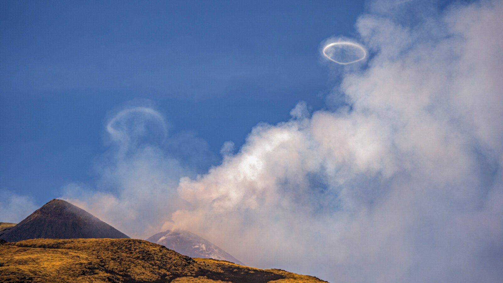 1600x900 Mount Etna Spews Volcanic Vortex Rings Into Italy's Sky