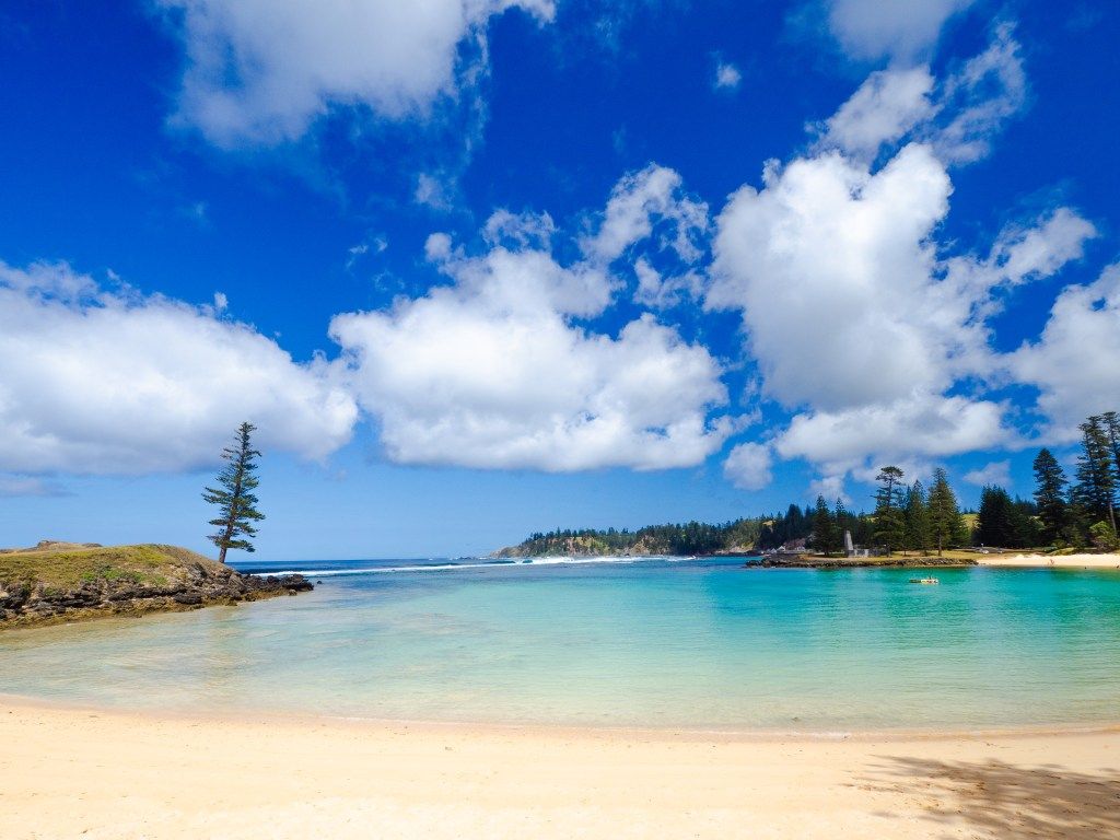 1024x768 Norfolk Island and the Deep Blue Sea
