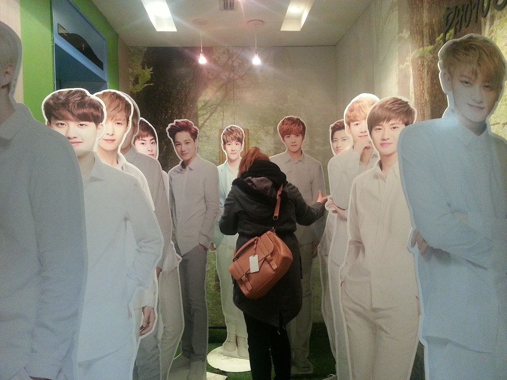 1024x768 EXO Nature Republic Myeongdong