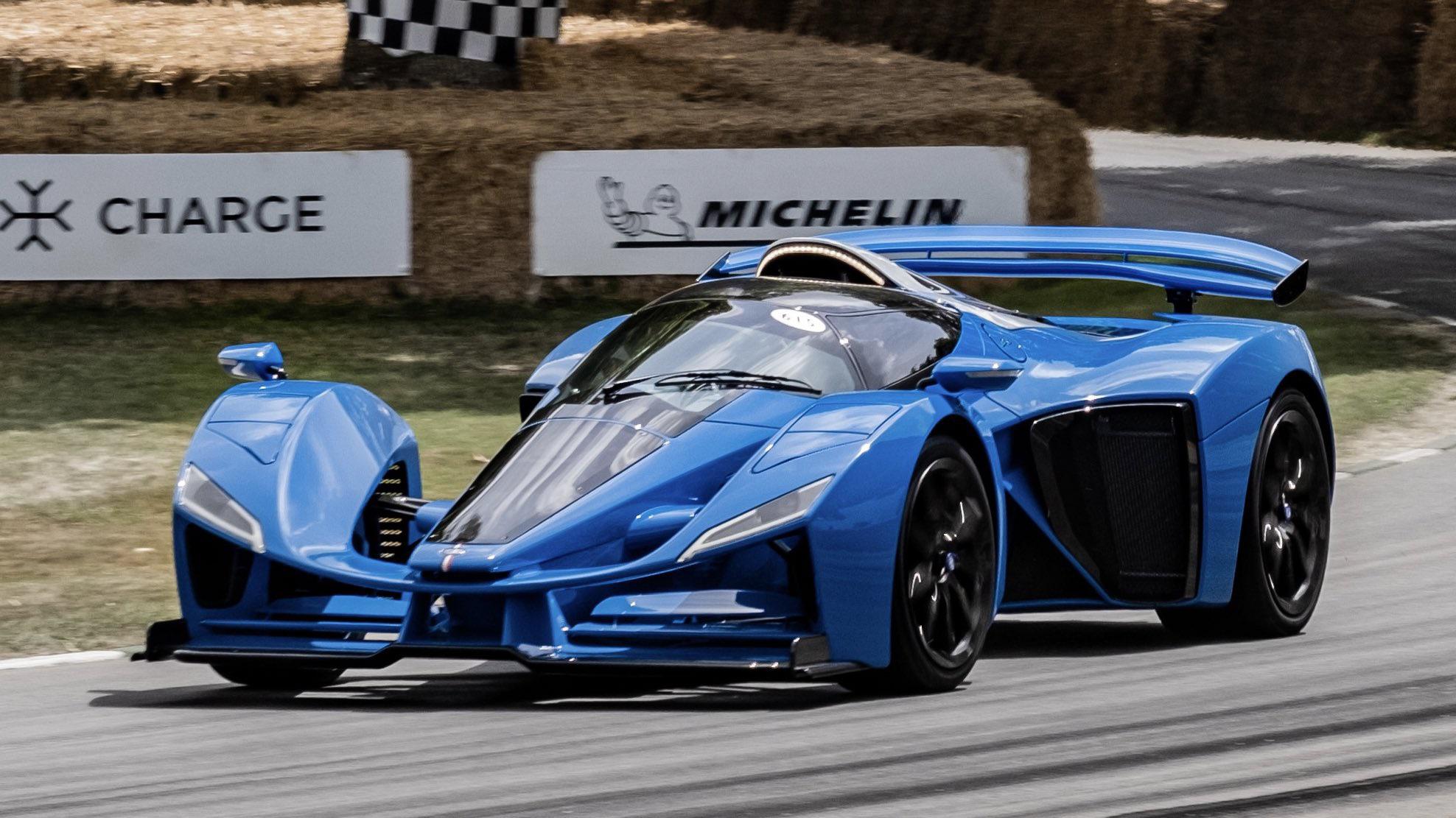 1976x1111 Delage D12 Racing up the Hill at the 2022 Goodwood Festival of Speed [1590×1260]