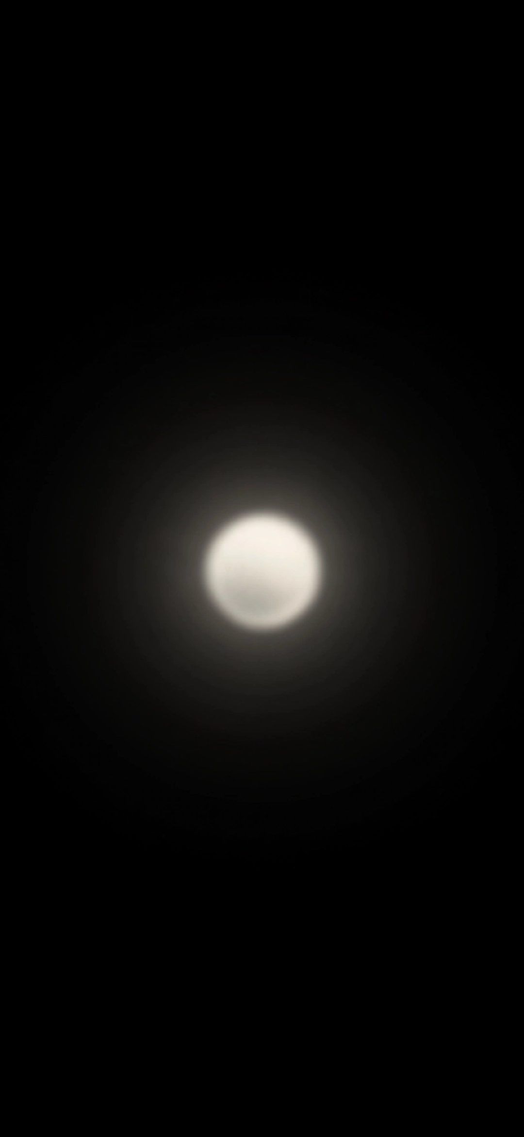1080x2340 Minimalist Glowing Light Orb on Pitch Black 4K Wallpaper