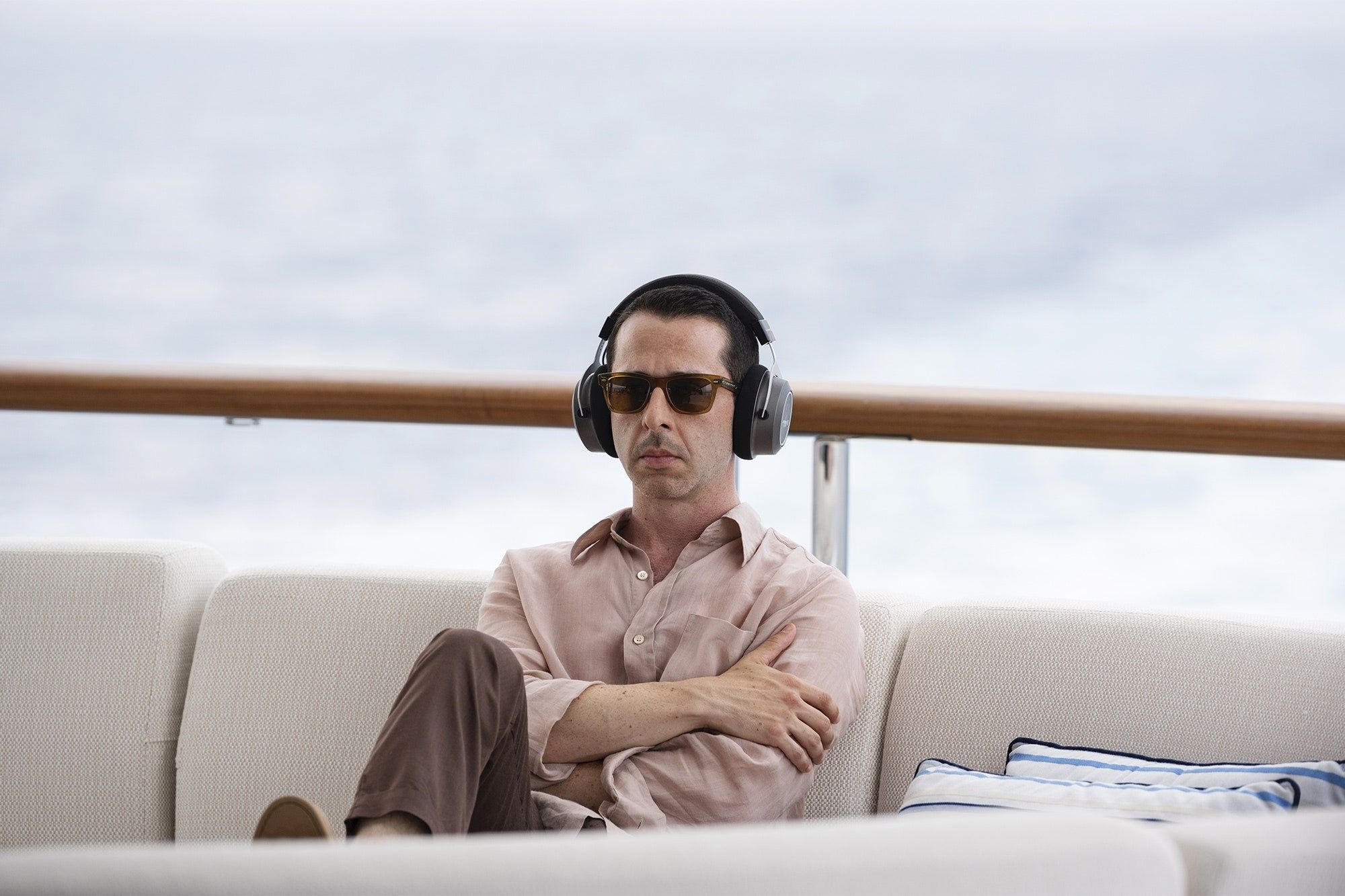 2000x1333 Jeremy Strong Wallpaper