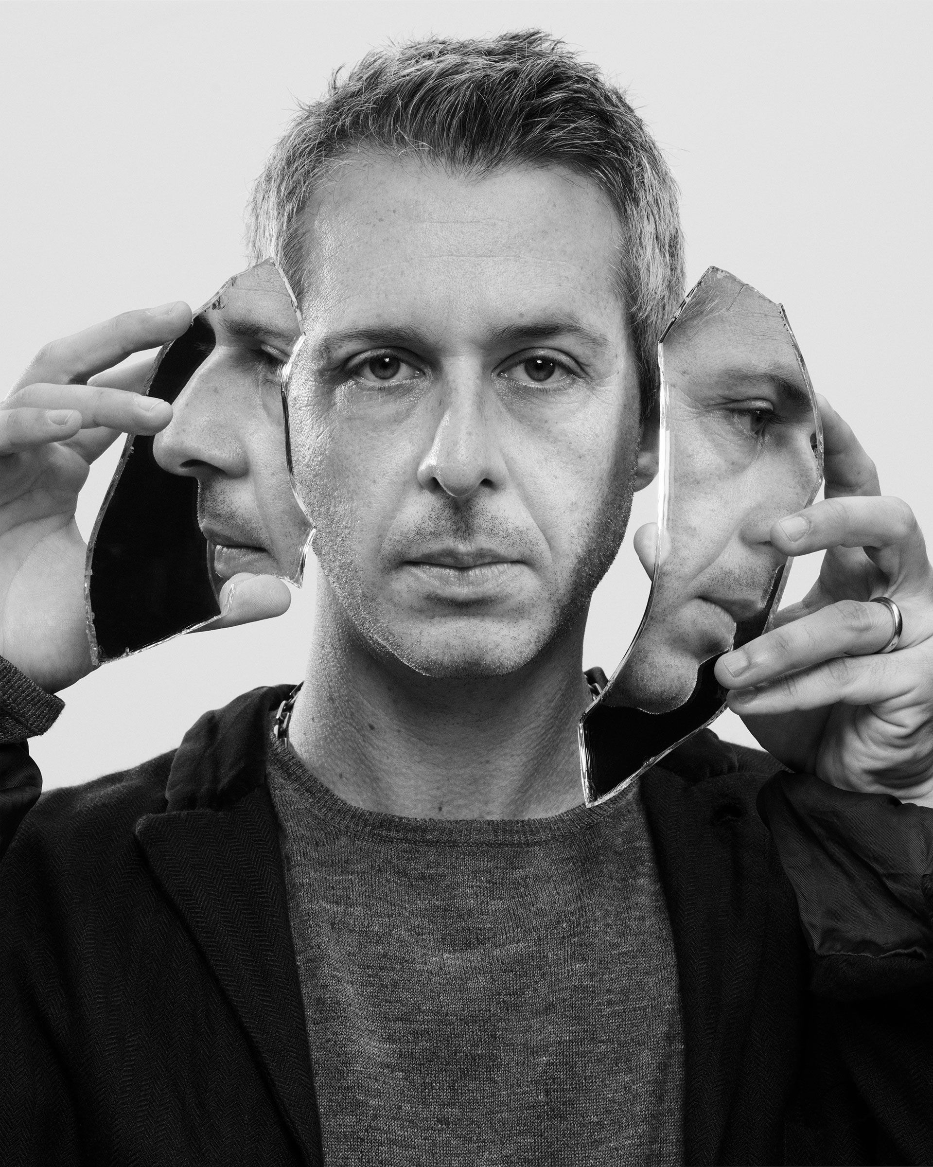 1919x2400 Jeremy Strong Wallpaper