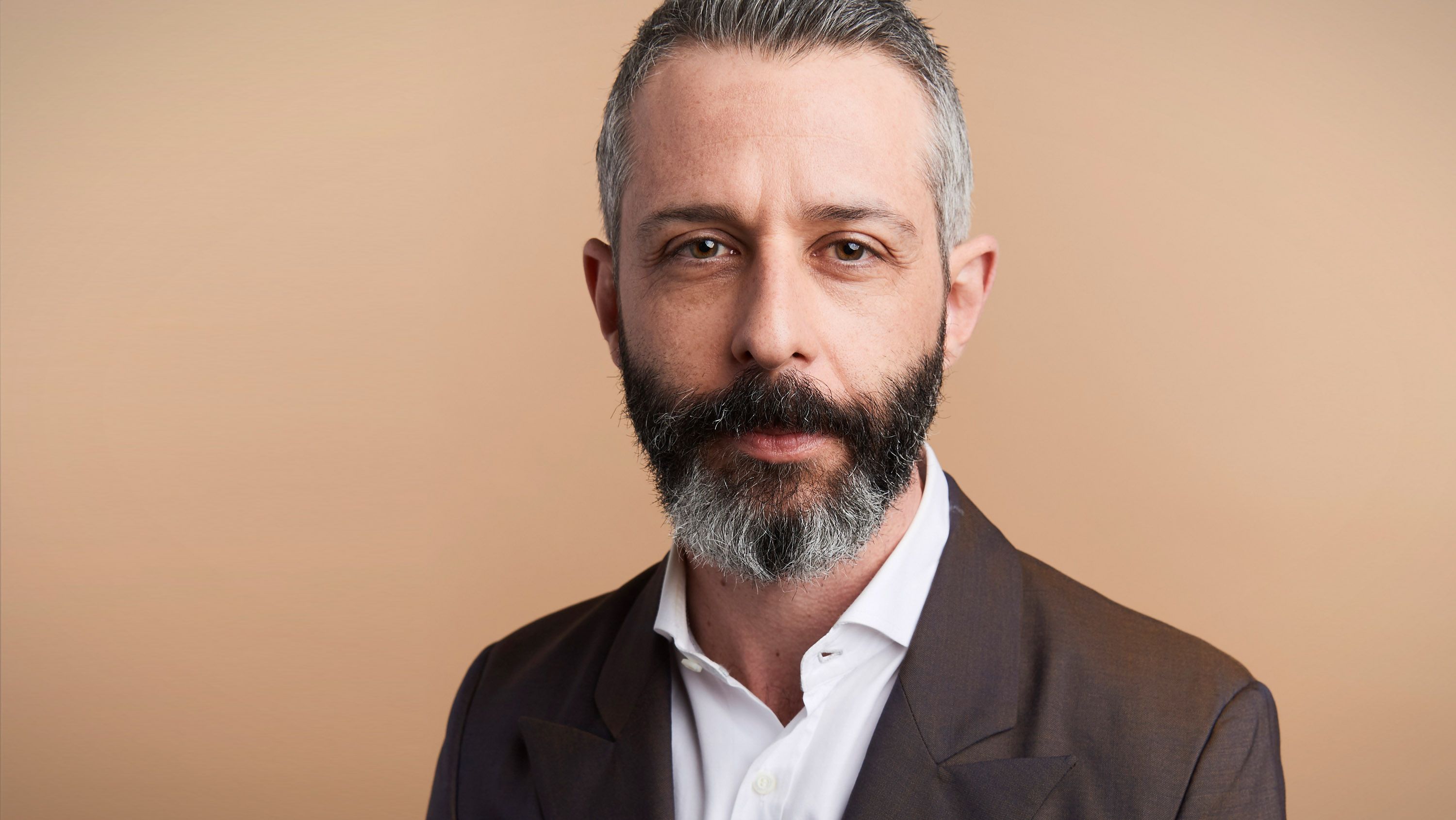 3000x1689 Jeremy Strong Wallpaper