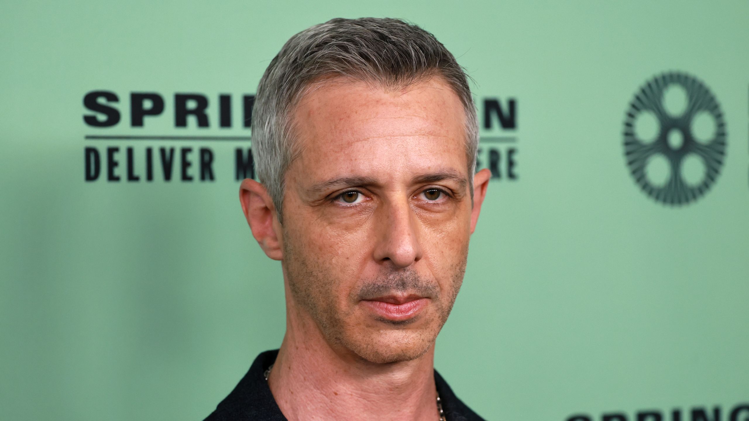 2560x1440 Jeremy Strong might actually get his Oscar for The Social Reckoning