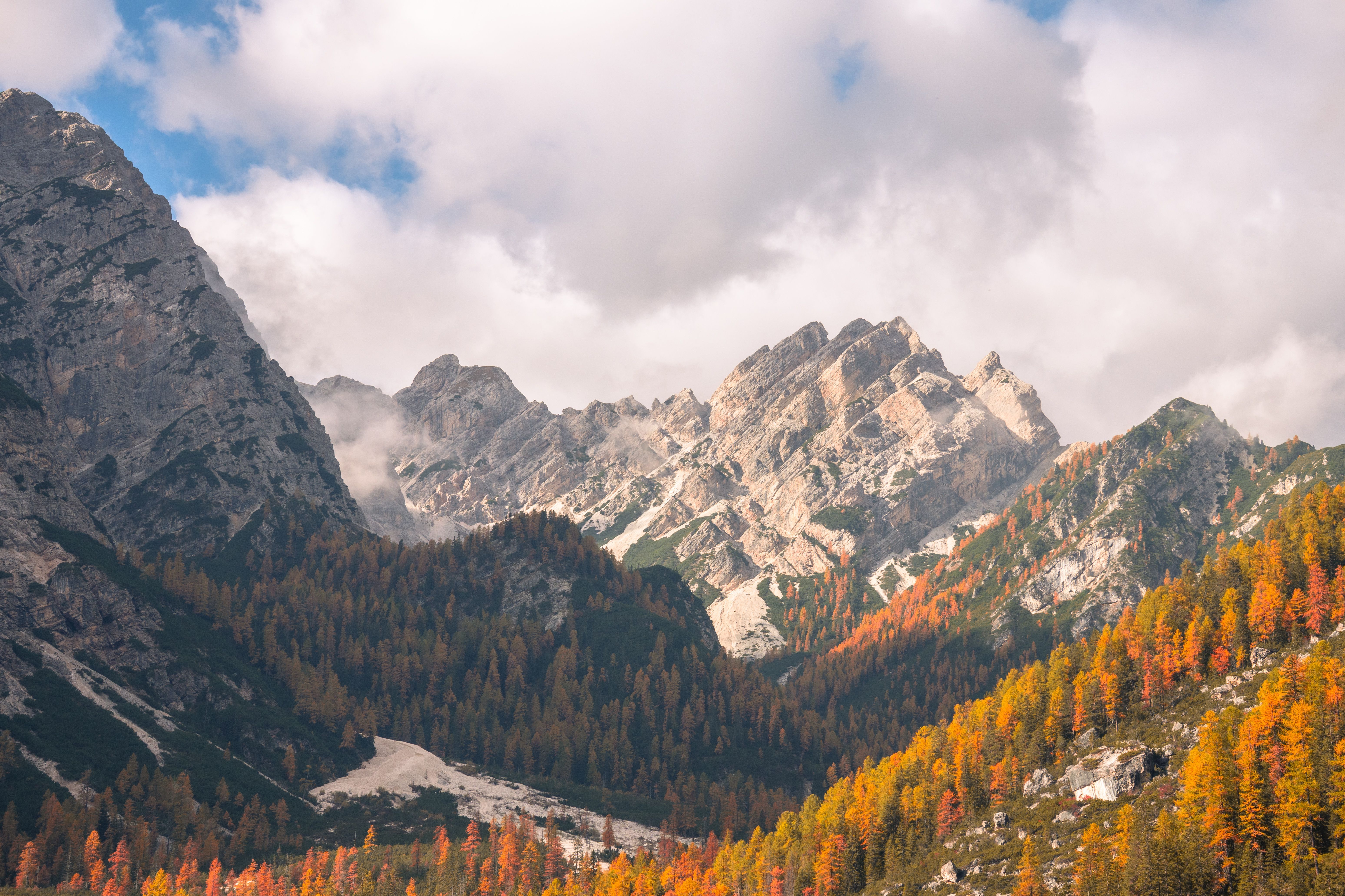 6192x4128 Autumn Scenery in Dolomites, South Tyrol · Free