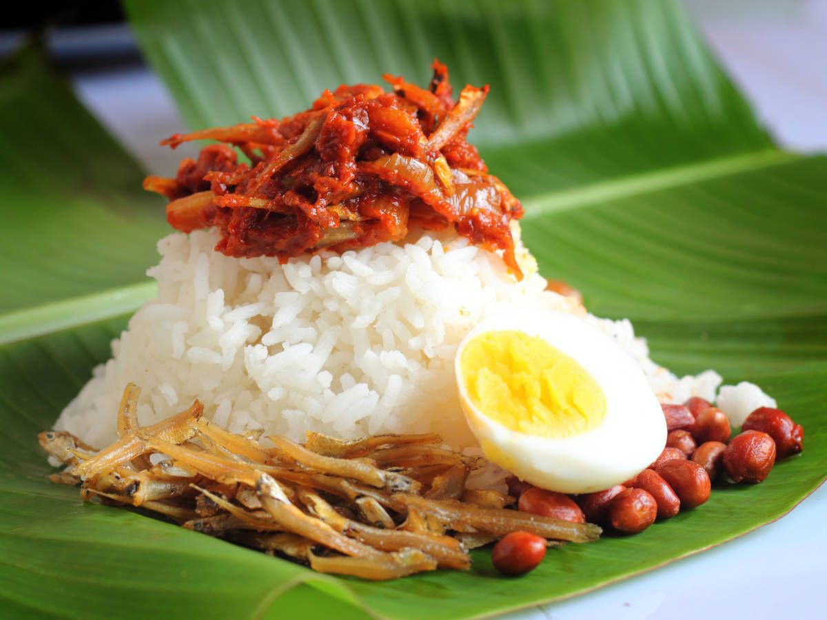 1200x900 Download Malaysian Nasi Lemak Low Angle Shot Wallpaper