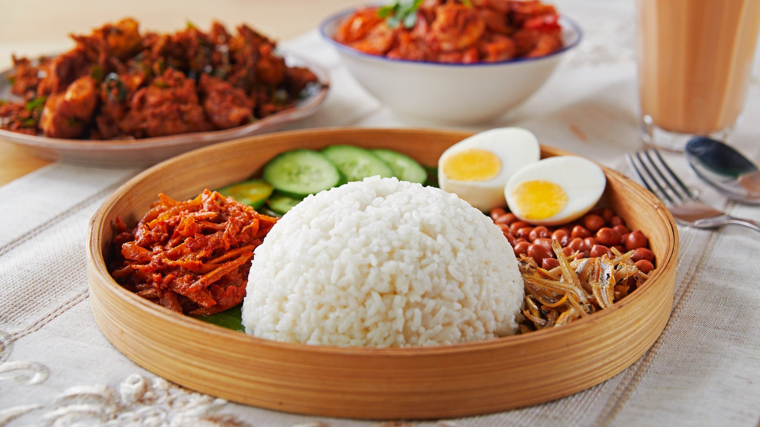 2560x1440 Nasi Lemak with MAGGI® Sambal Tumis
