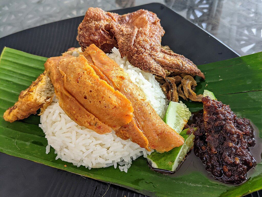 1024x768 Nasi Lemak: from banana leaves to white tablecloths