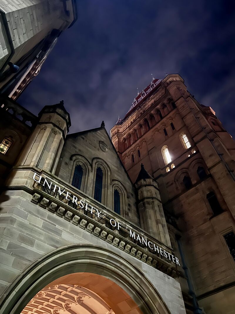 800x1067 Spotted: spooky skies over The University of Manchester