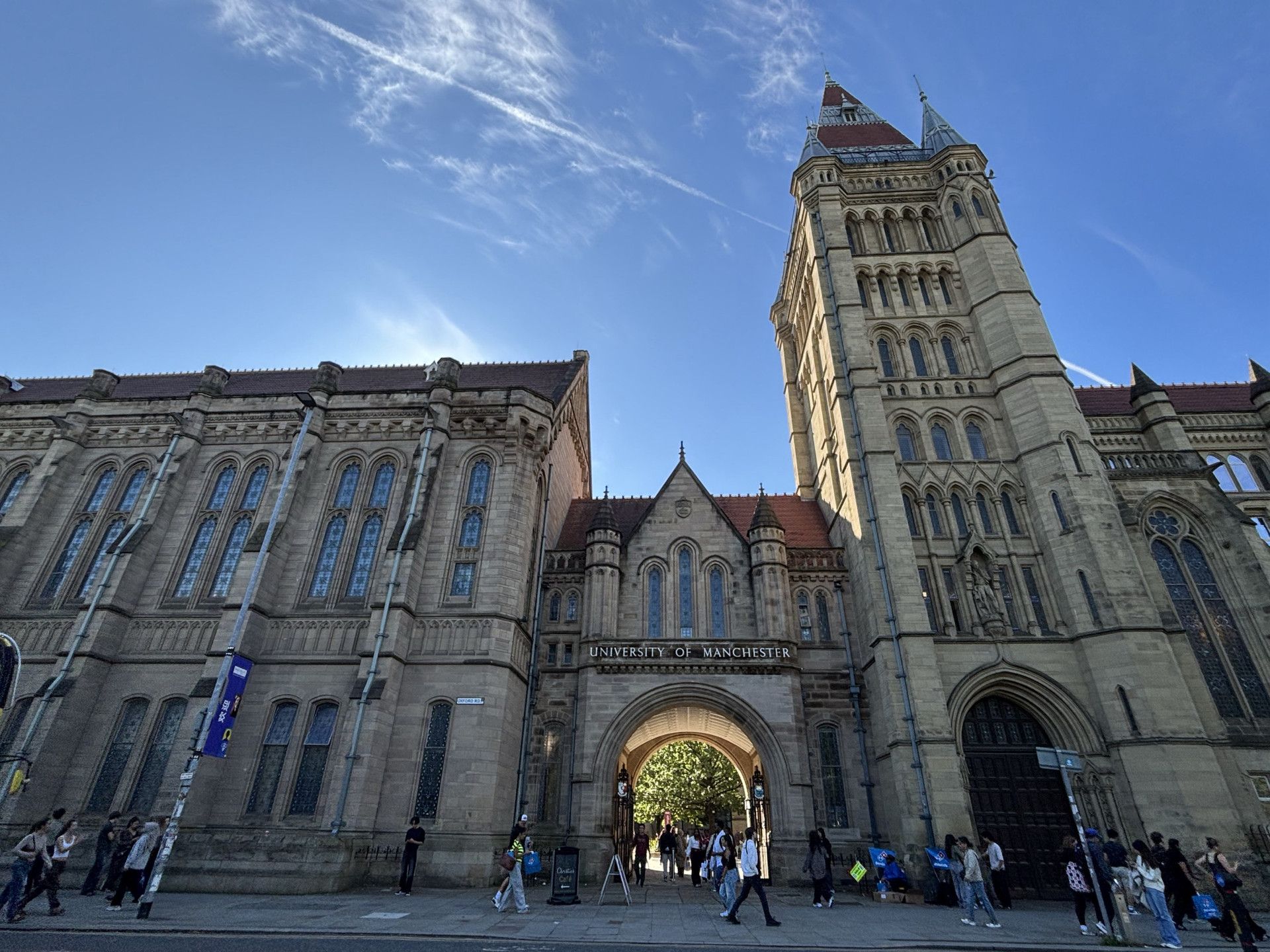 1920x1440 A strollkish campuses of Manchester, UK