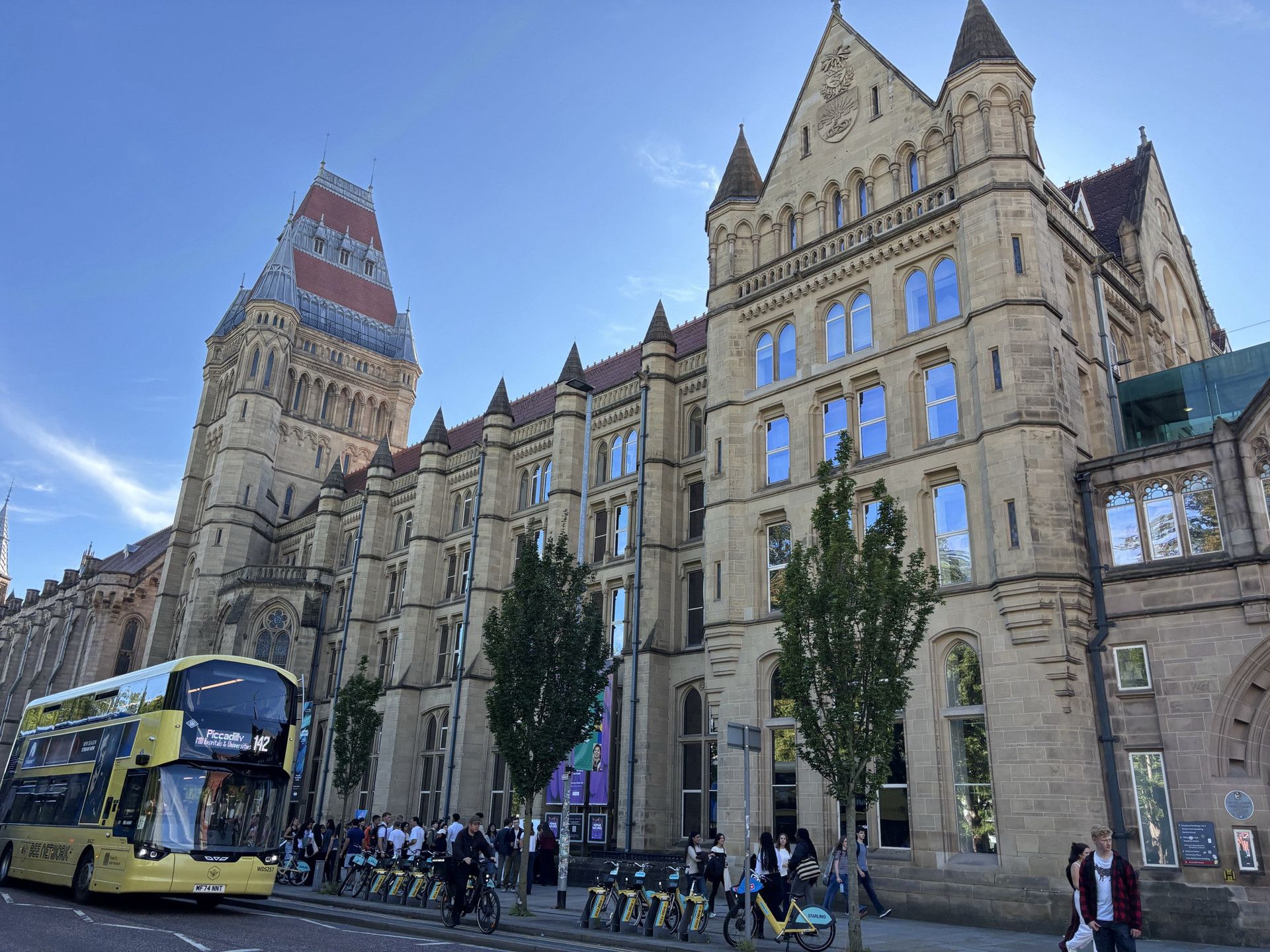 1920x1440 A strollkish campuses of Manchester, UK