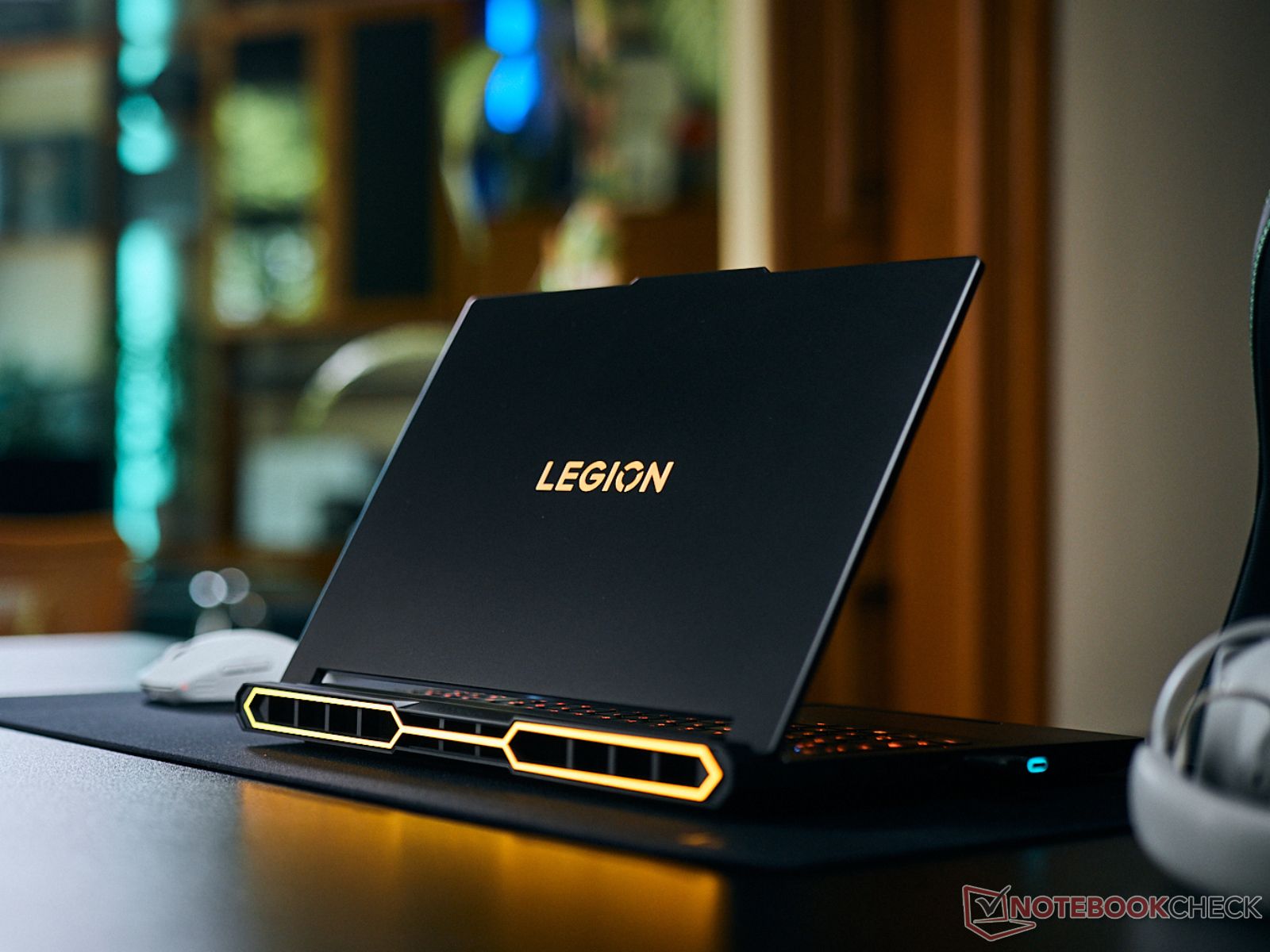 1600x1200 Legion Pro 7: Lenovo Releases 16 Inch Gaming Laptop Globally With More Powerful Processor And 64 GB RAM
