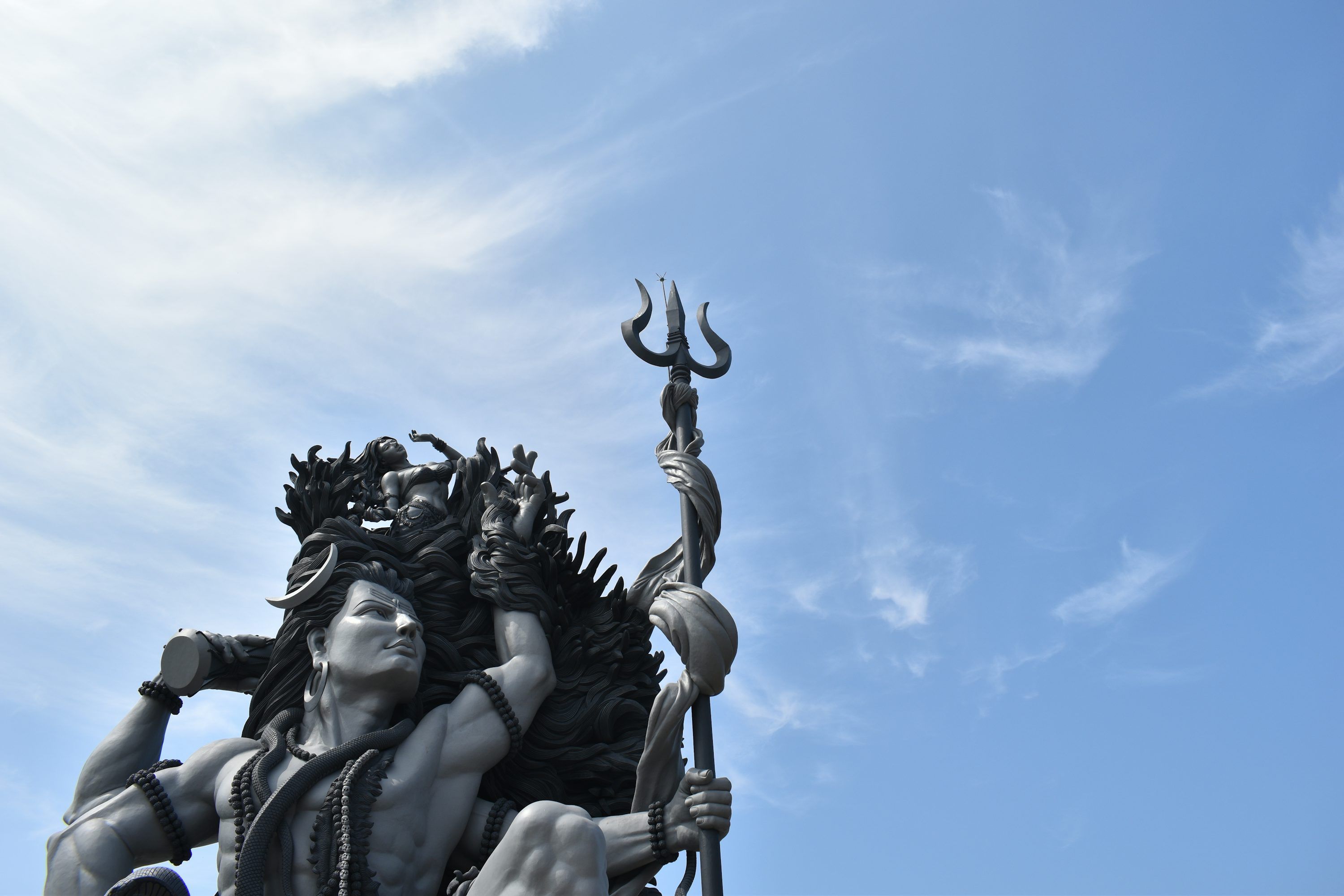 3000x2000 Black concrete statue under blue sky during daytime