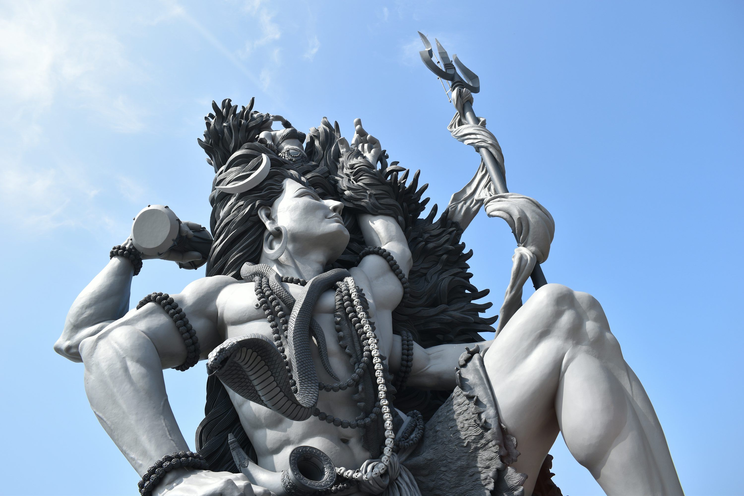 3000x2000 Shiva statue against blue sky