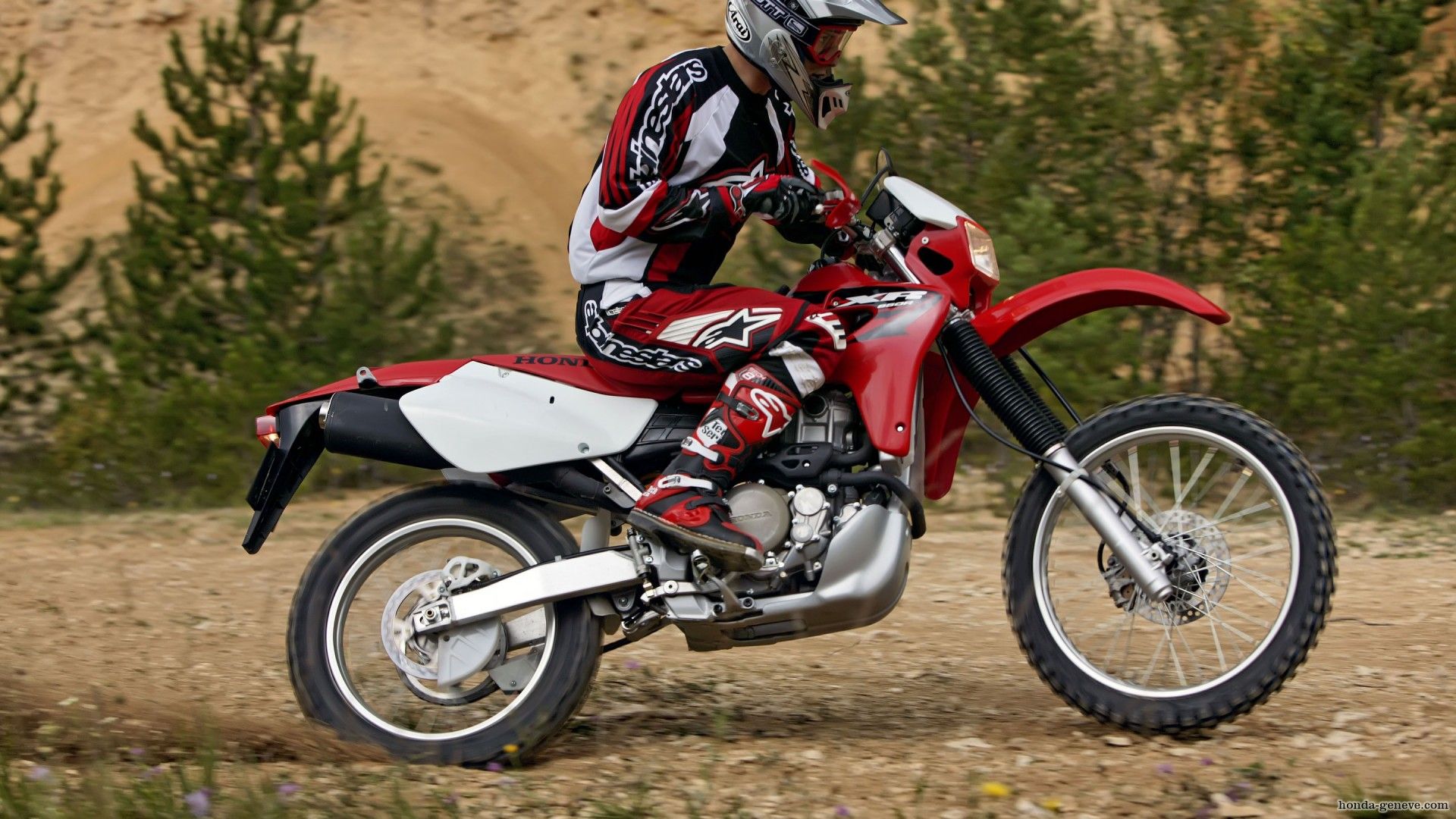 1920x1080 Vintage Review & Specs: Honda XR650R: “The Big Red Pig”