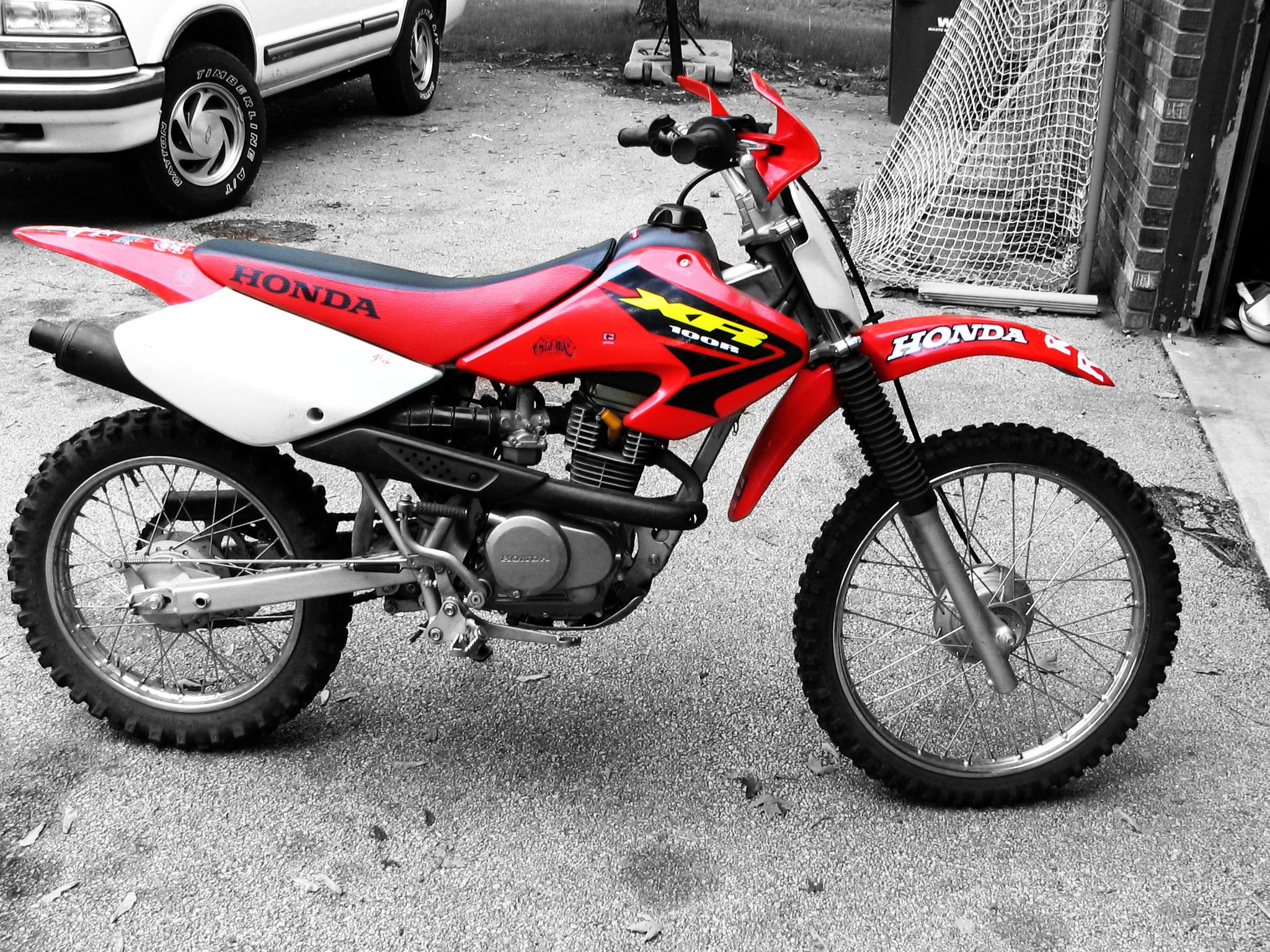 2048x1536 Honda XR100