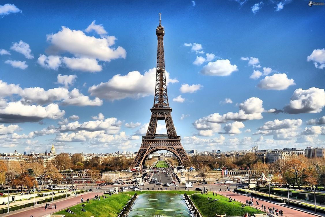 1126x750 Picture of Eiffel Tower · Free