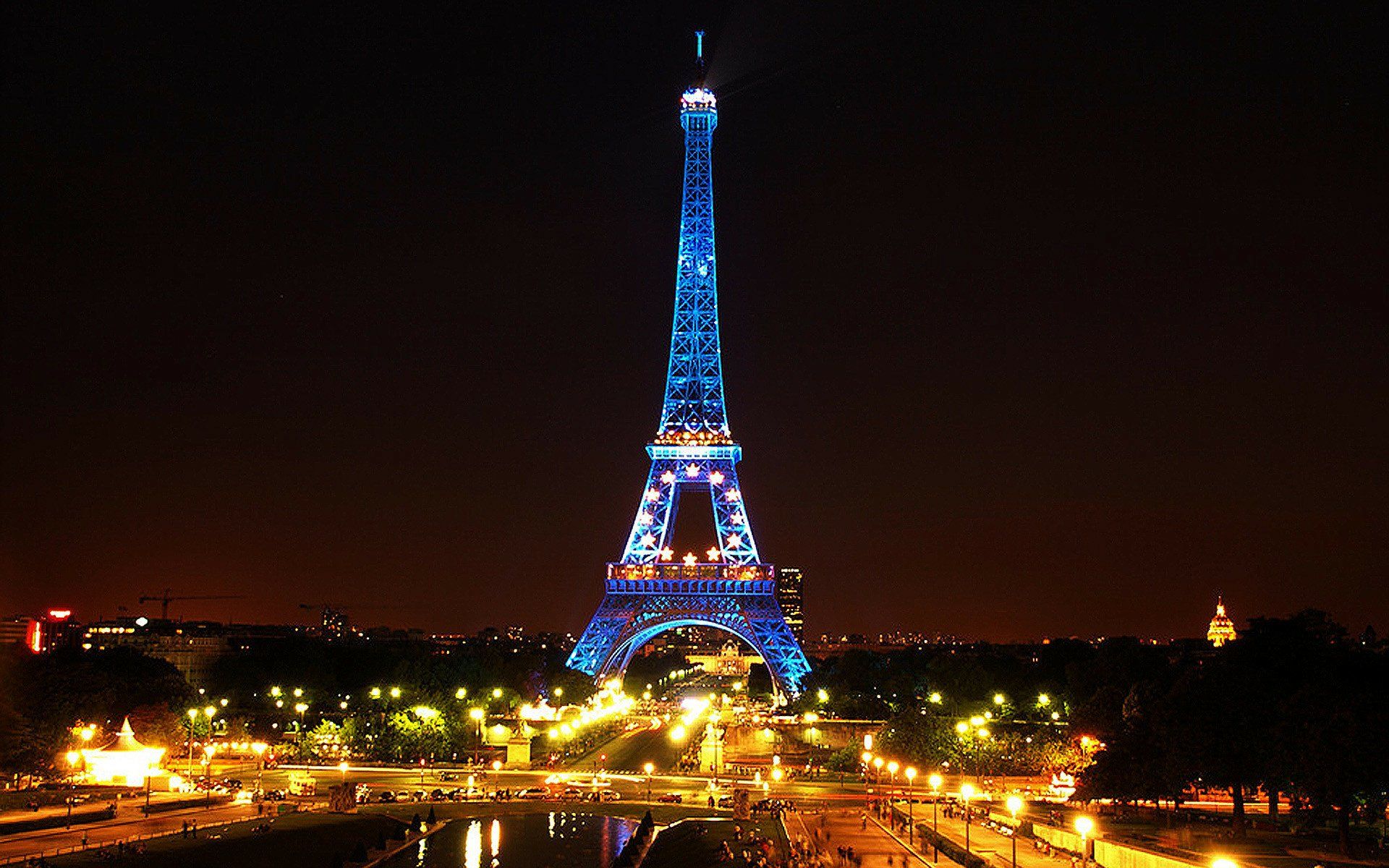 1920x1200 Eiffel Tower Illuminated in Blue