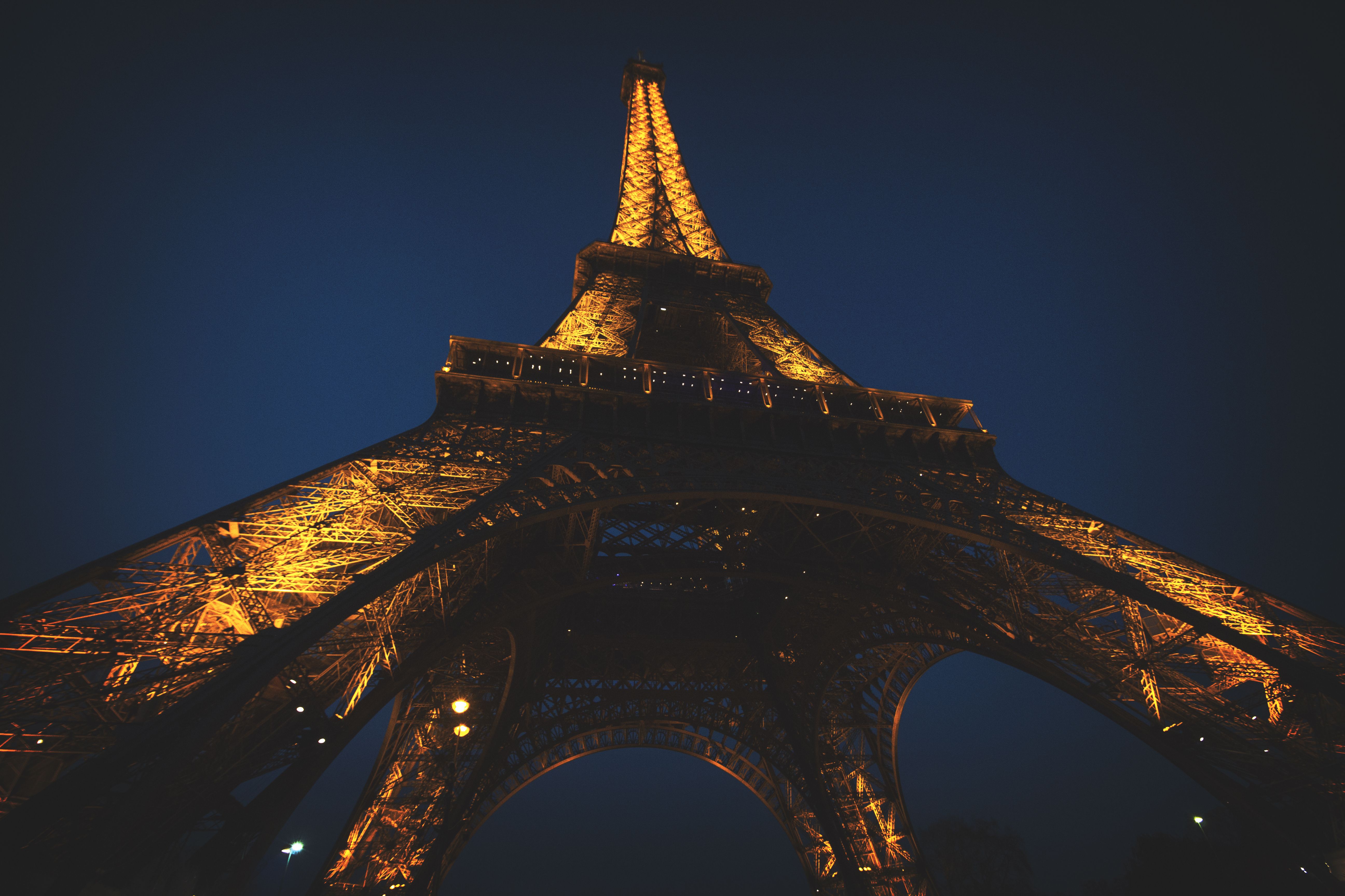 5184x3456 Under Eiffel Tower at night