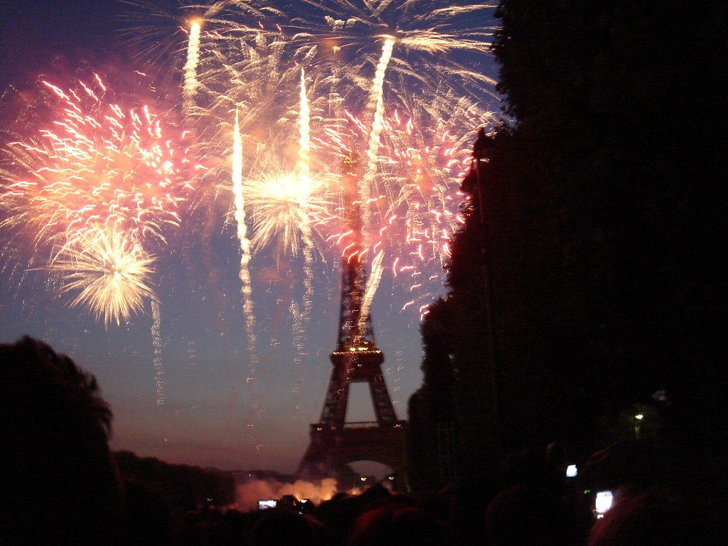 1024x768 Eiffel Tower on Bastille Day, Paris, France. Bastille Day i