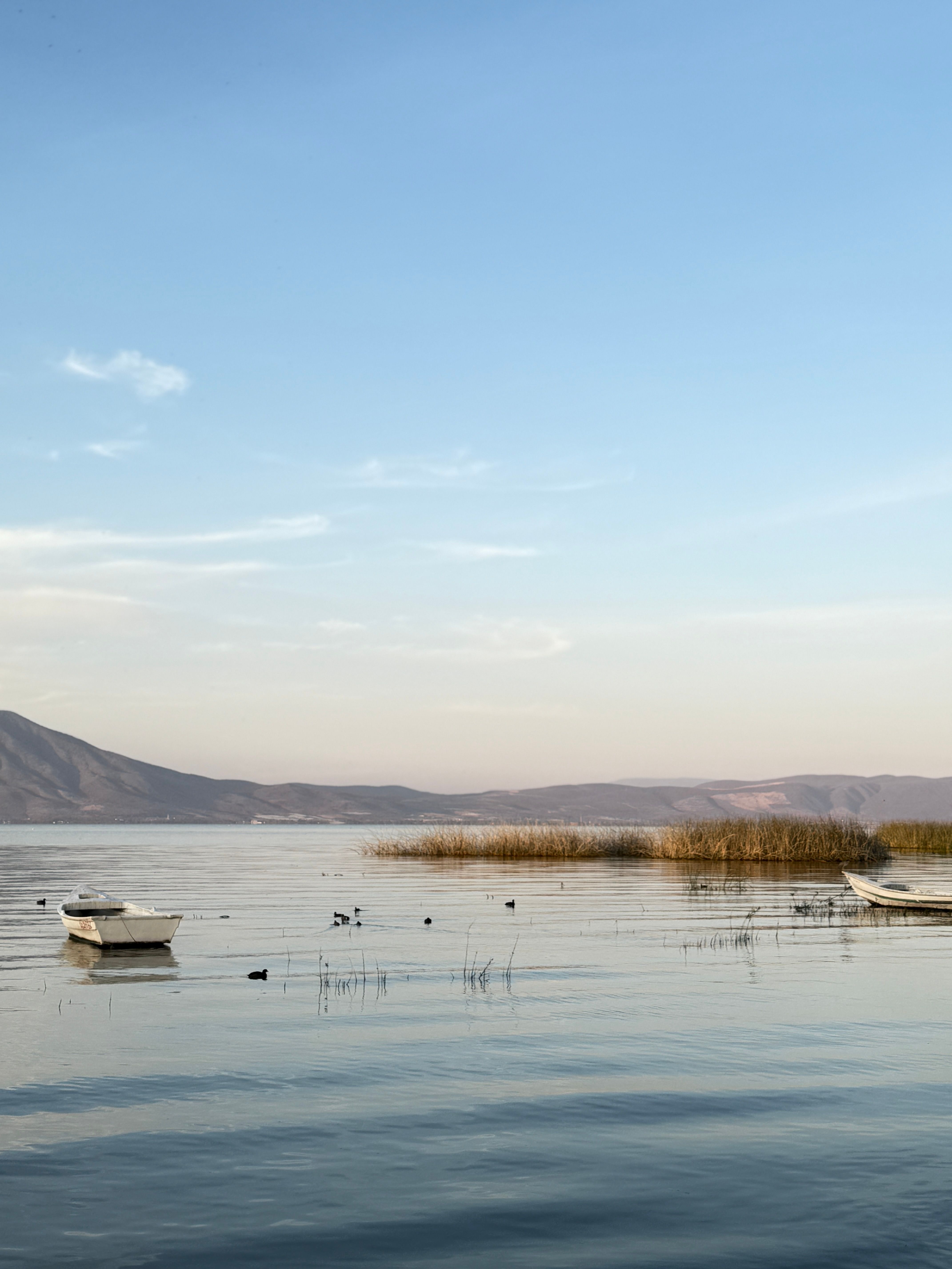 4284x5712 Serene Sunset on Keban Dam Lake in Elazığ · Free