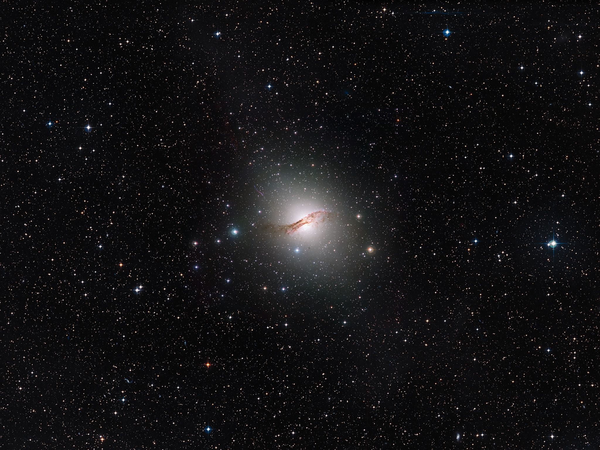 2048x1536 Centaurus A Halo