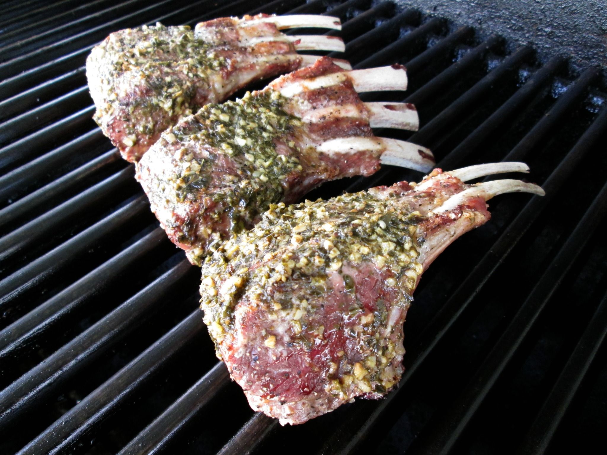 2048x1536 Grilled Lamb Chops with Pesto Man's Gourmet Kitchen