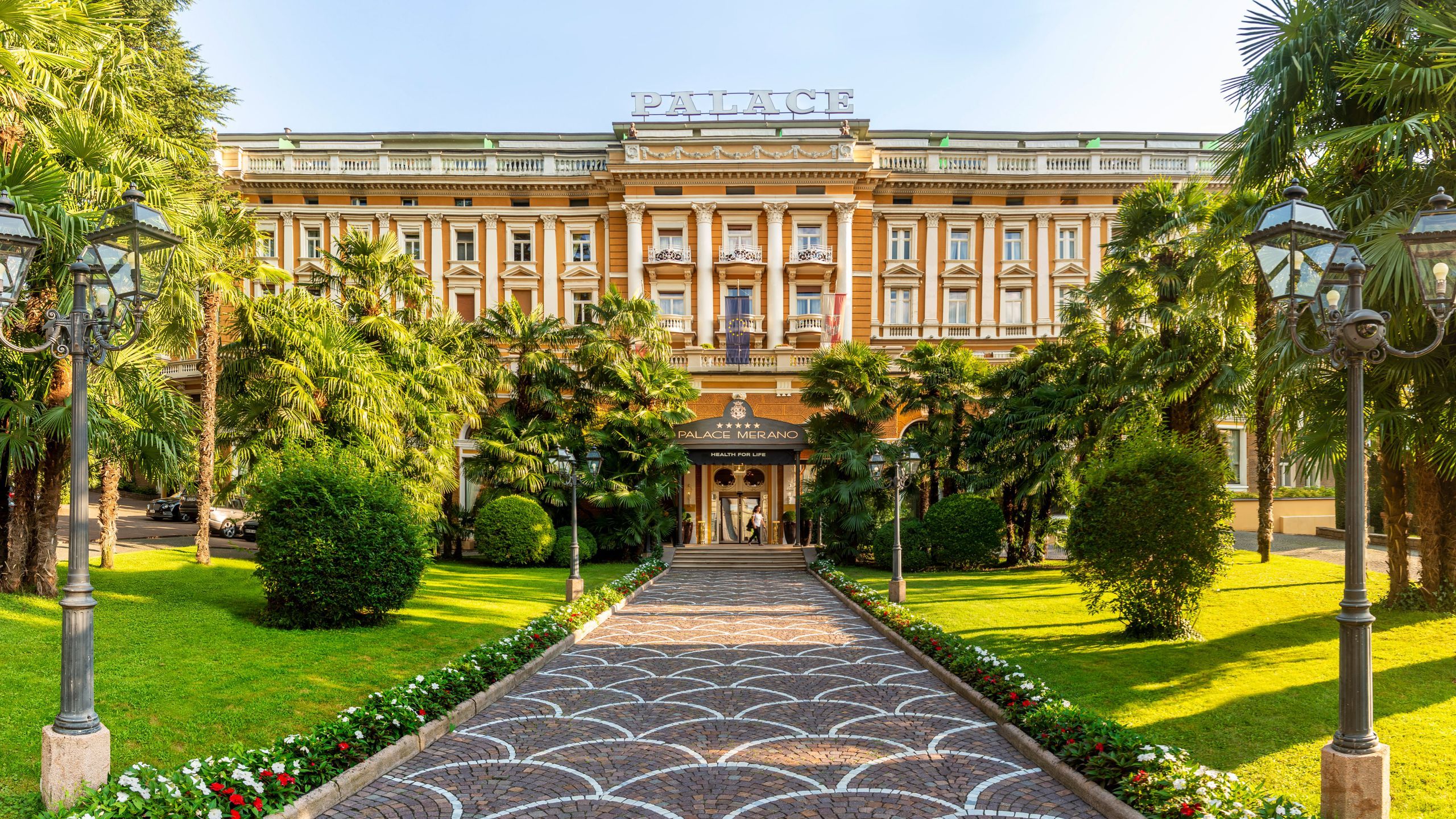 2560x1440 Palace Merano