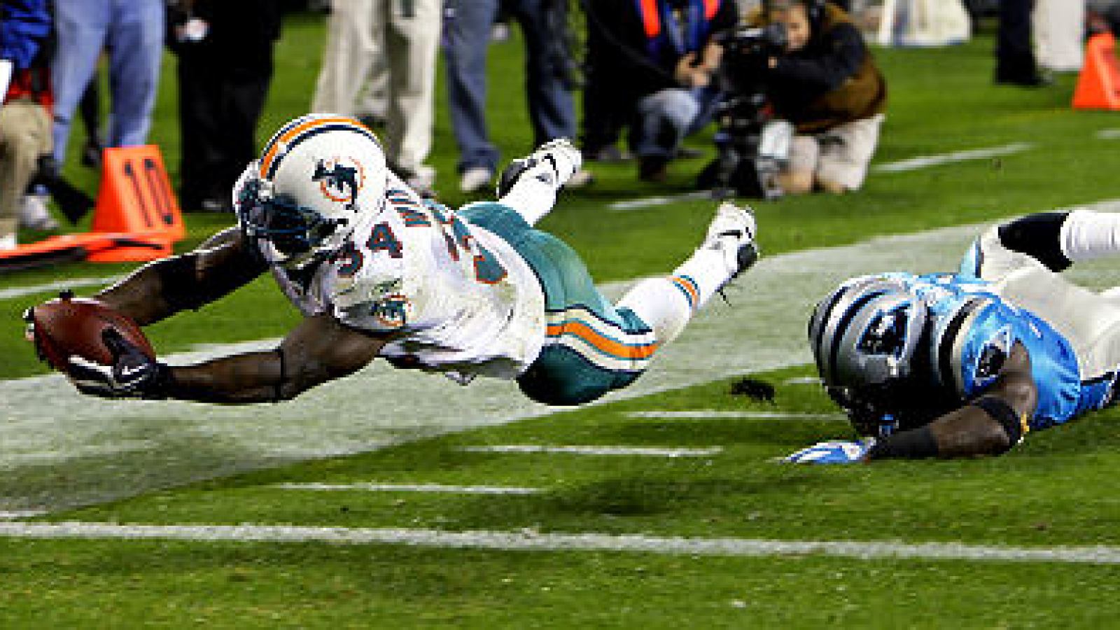 1600x900 Ricky Williams scores three times, leads Miami Dolphins over Carolina Panthers