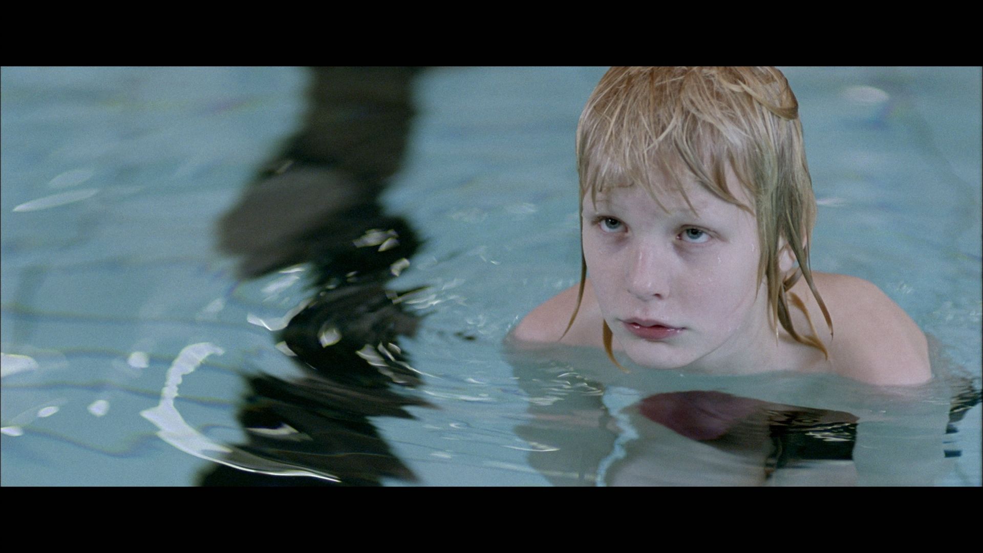 1920x1080 Great scenes from horror history : The pool scene from Let the Right One In