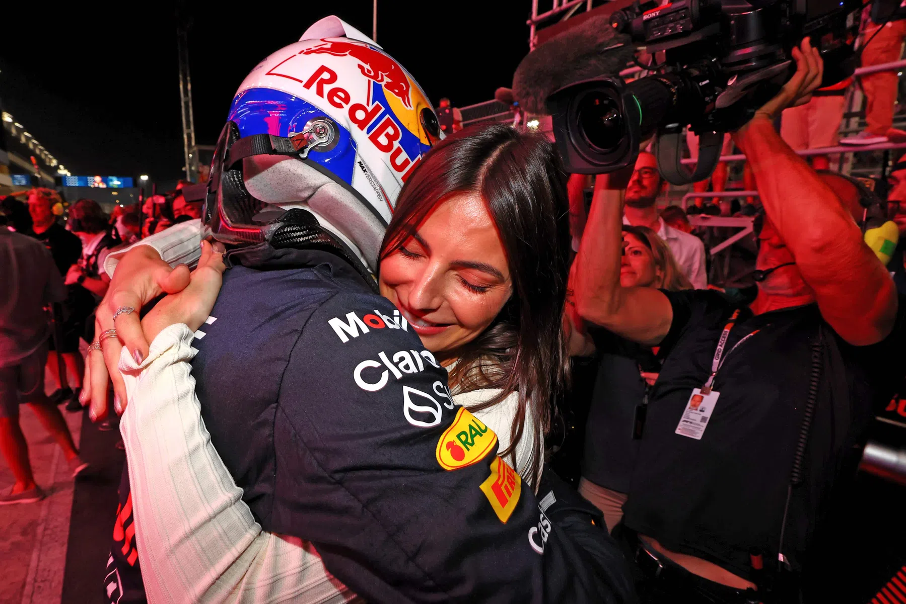 1799x1201 Kelly Piquet shares stunning photo with Verstappen at a wedding