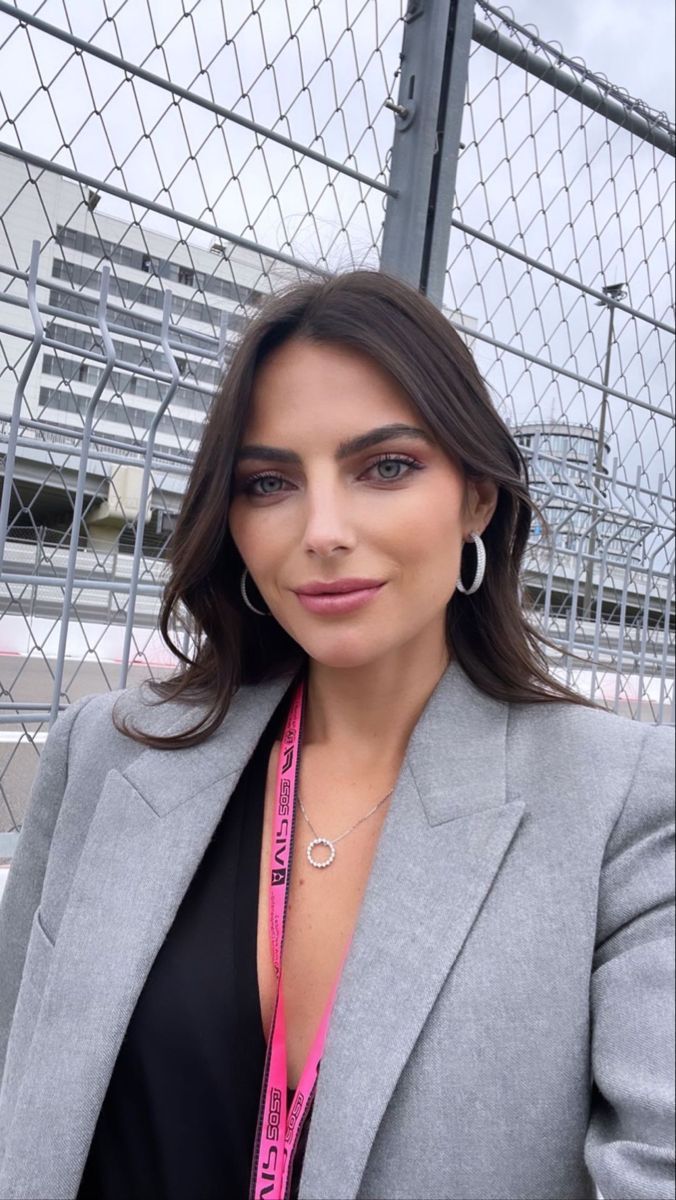 676x1200 Kelly Piquet