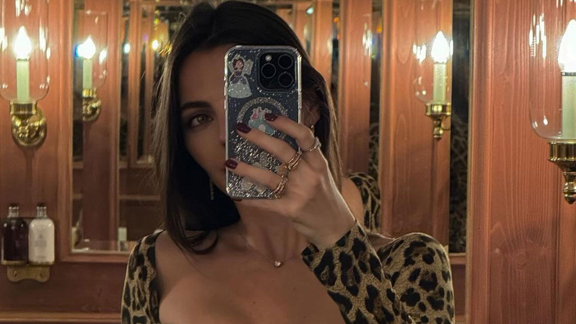 1920x1080 Max Verstappen's Stunning Wag Kelly Piquet Sizzles In Low Cut Leopard Print Dress On Date Night With F1 Superstar