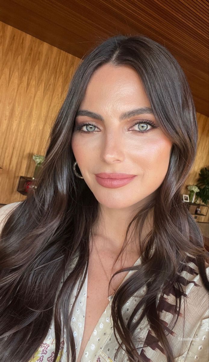 694x1200 Kelly Piquet