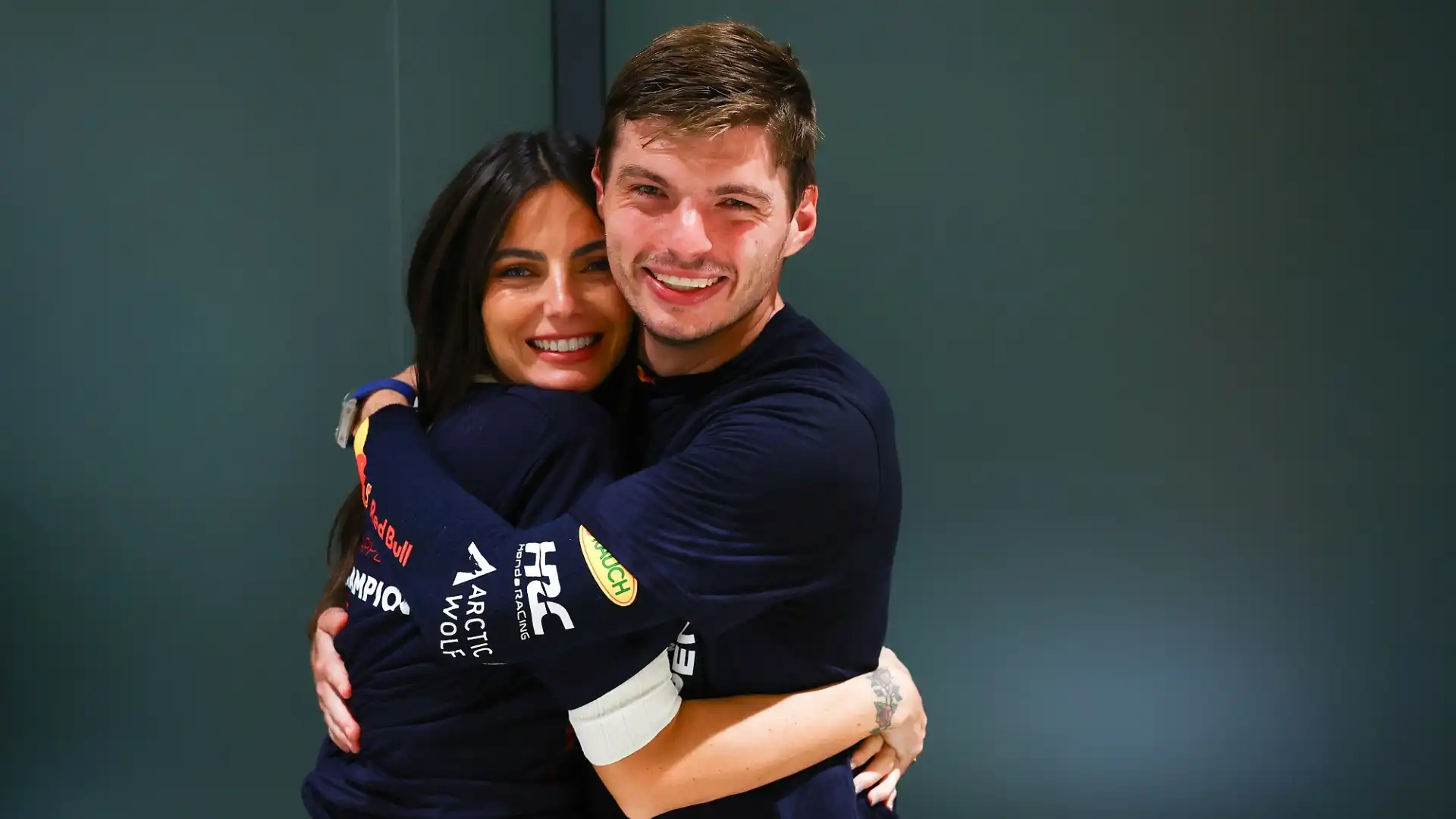 1920x1080 Kelly Piquet orgogliosa di Max Verstappen: il messaggio emozionante. Foto