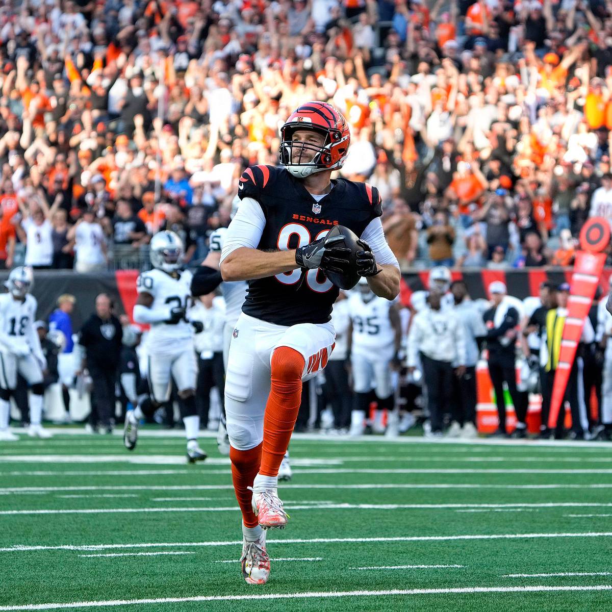 1200x1200 Bengals TE Mike Gesicki Credits Teammate Who Predicted His Explosion vs. the Raiders