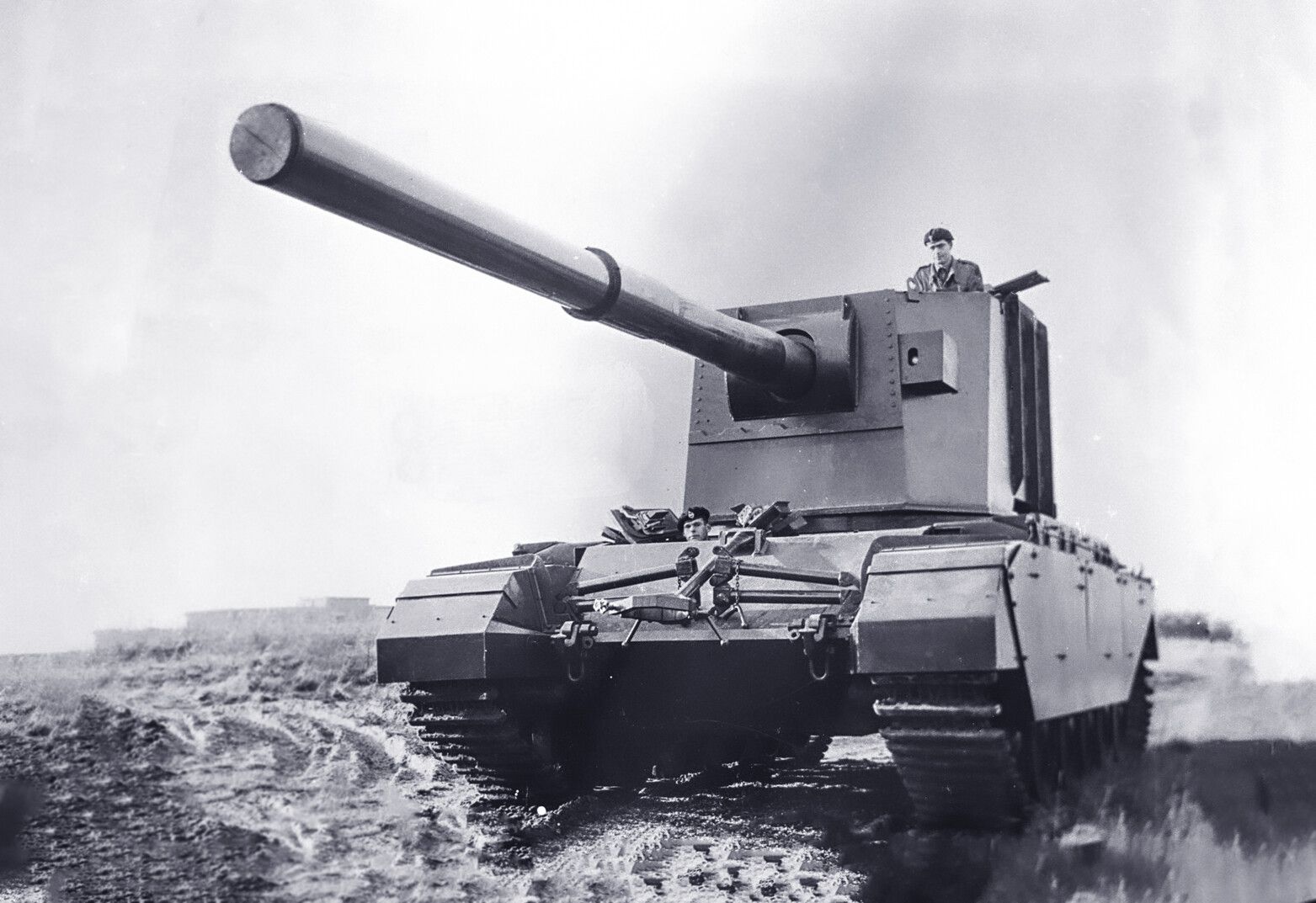 1563x1073 The FV4005: A Tank Like No Other