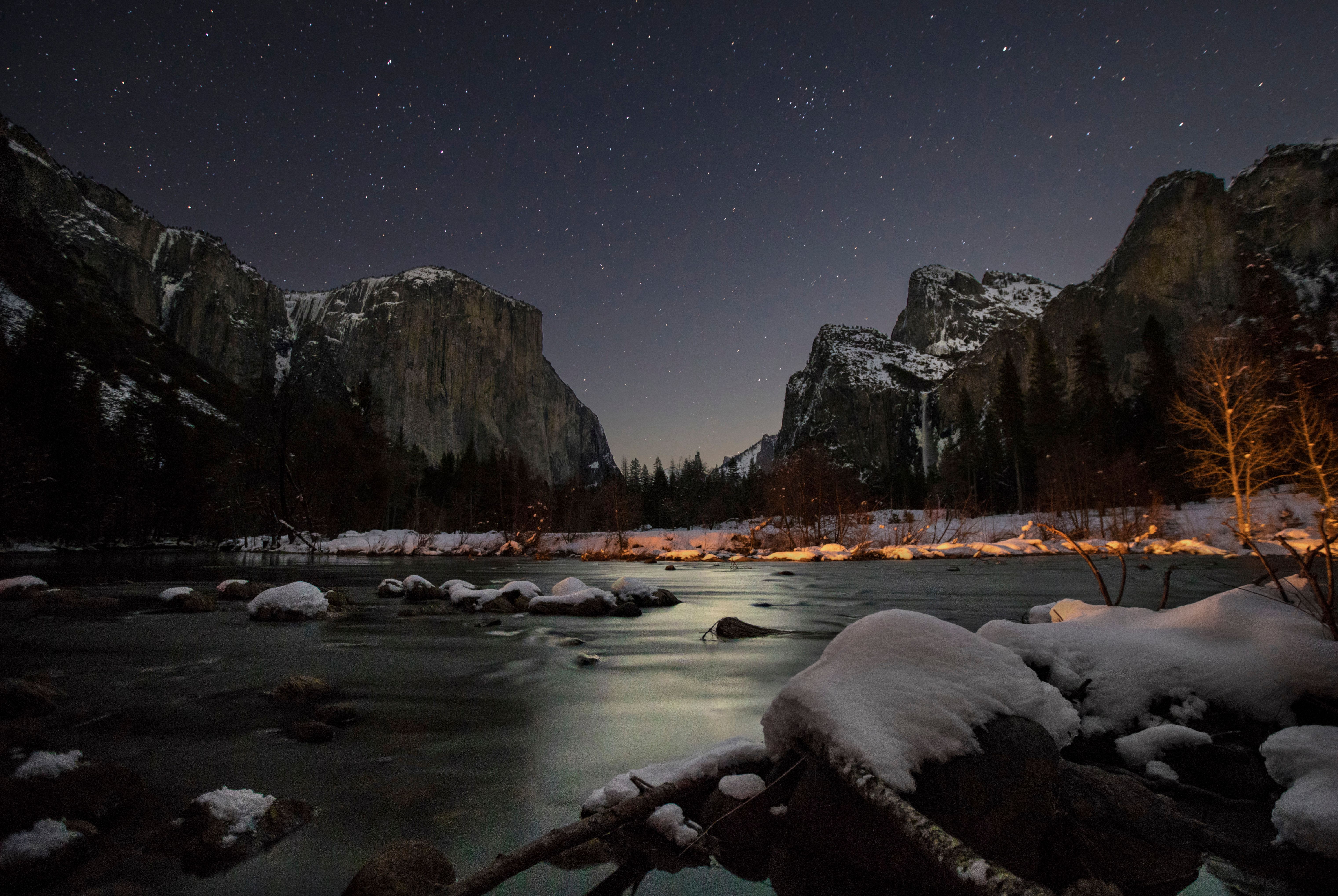 6085x4076 Starry Night Over Yosemite Valley in Winter · Free