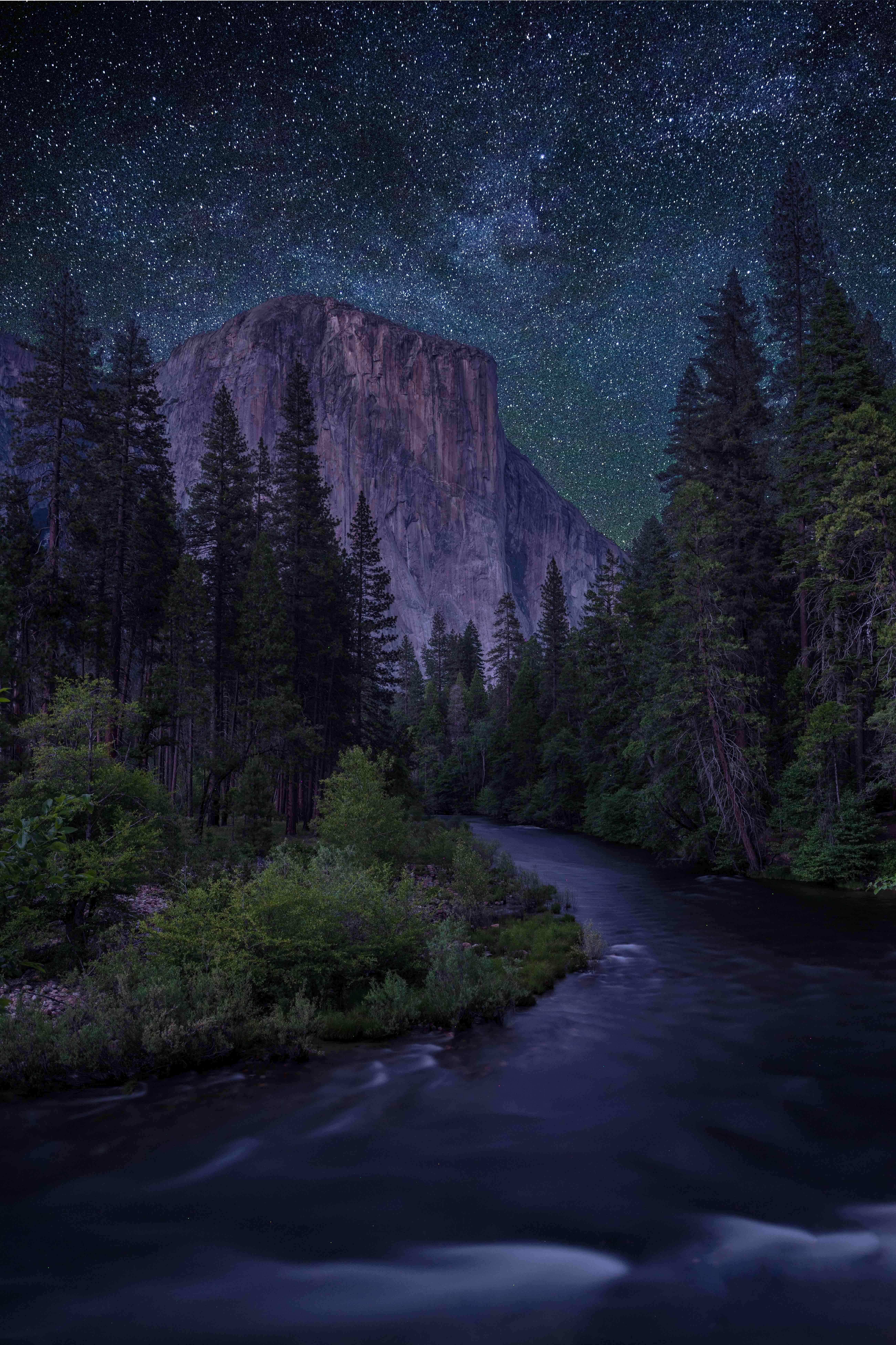 5204x7806 El Capitan under the stars, Yosemite Valley [5204x7806][OC]