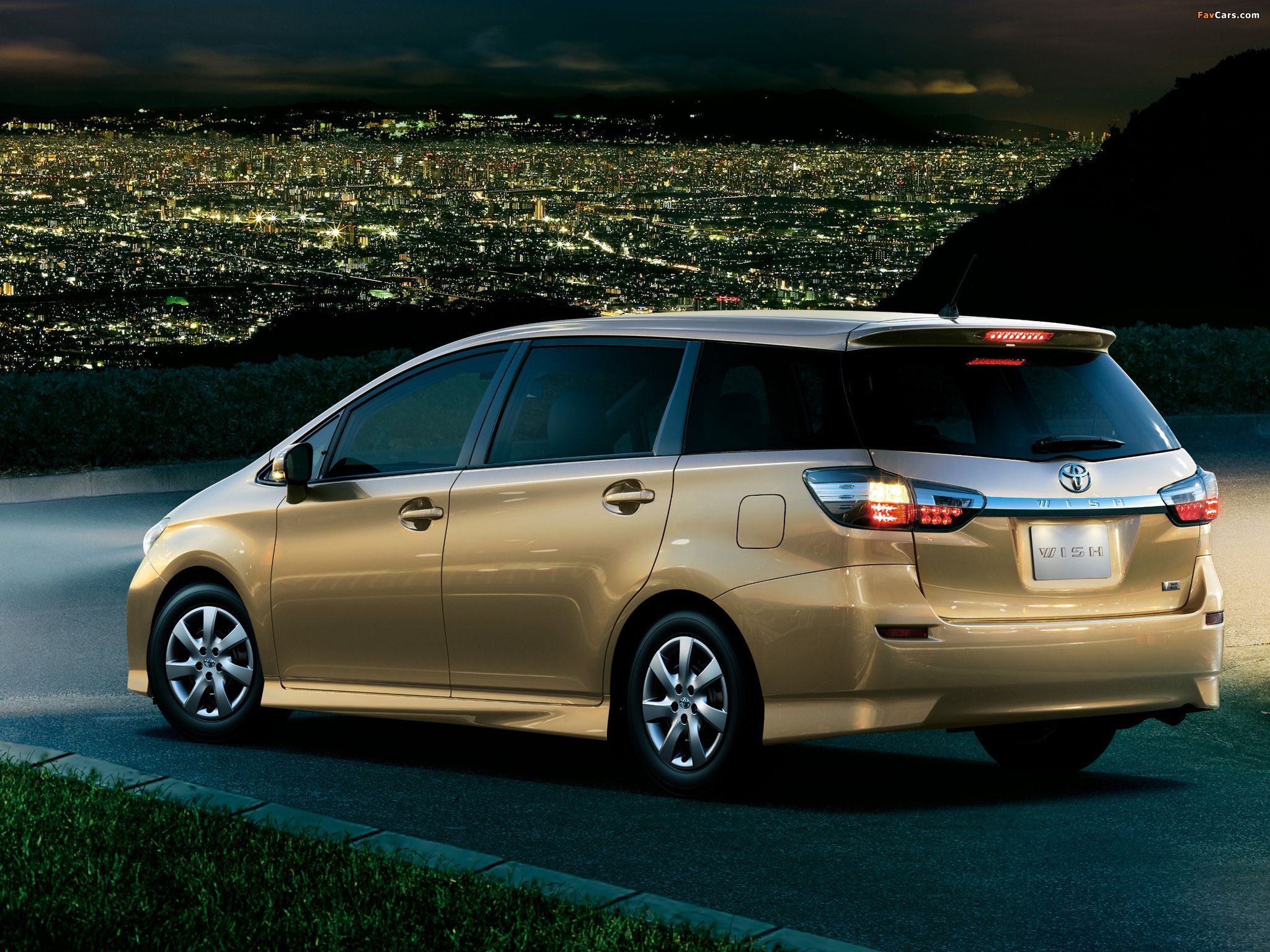 2048x1536 Toyota Wish Wallpaper