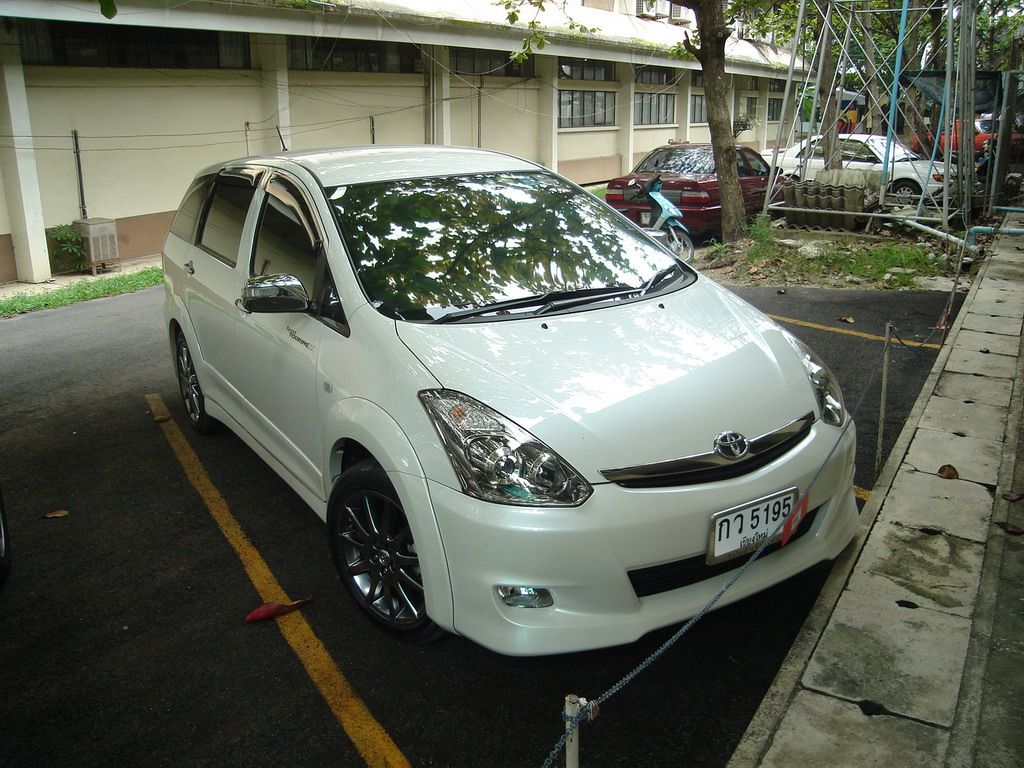 1024x768 Toyota Wish