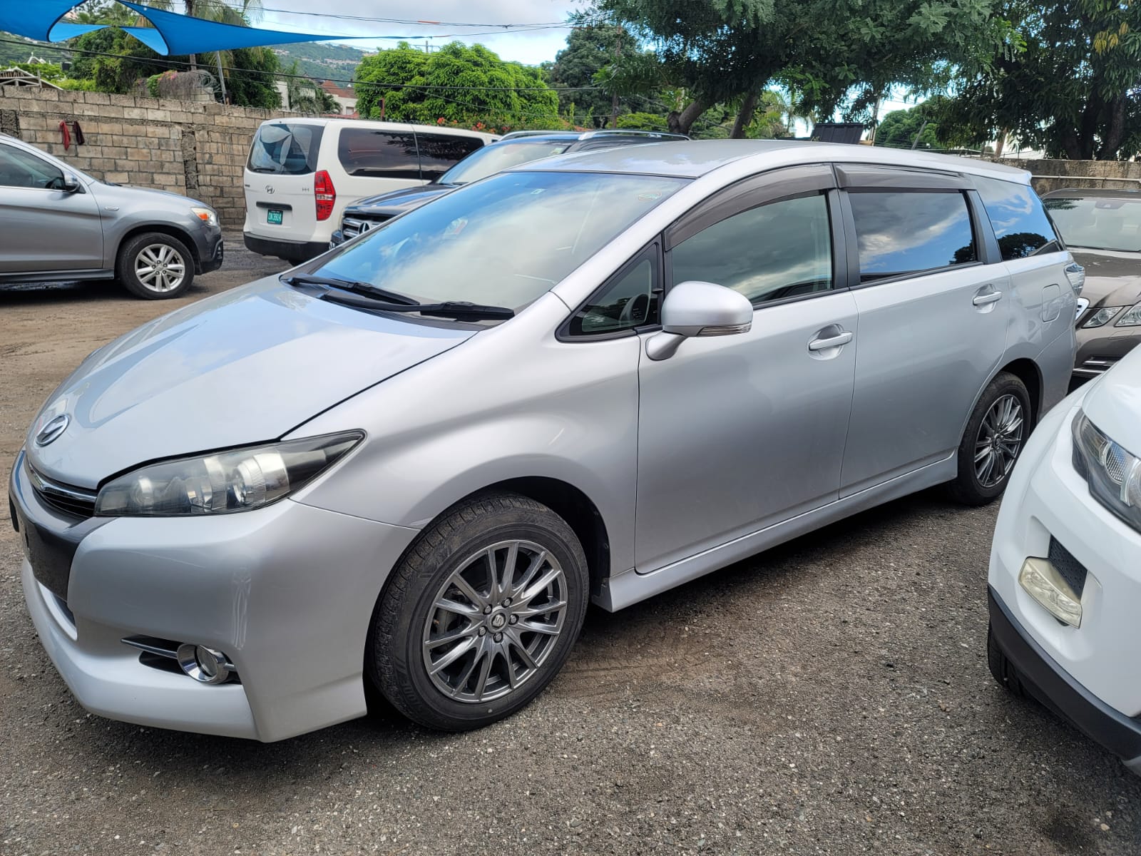 1600x1200 Toyota Wish 2017