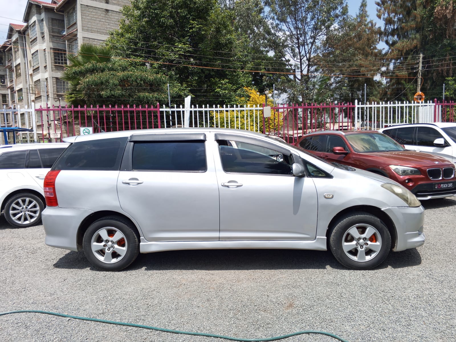 1600x1200 TOYOTA Wish