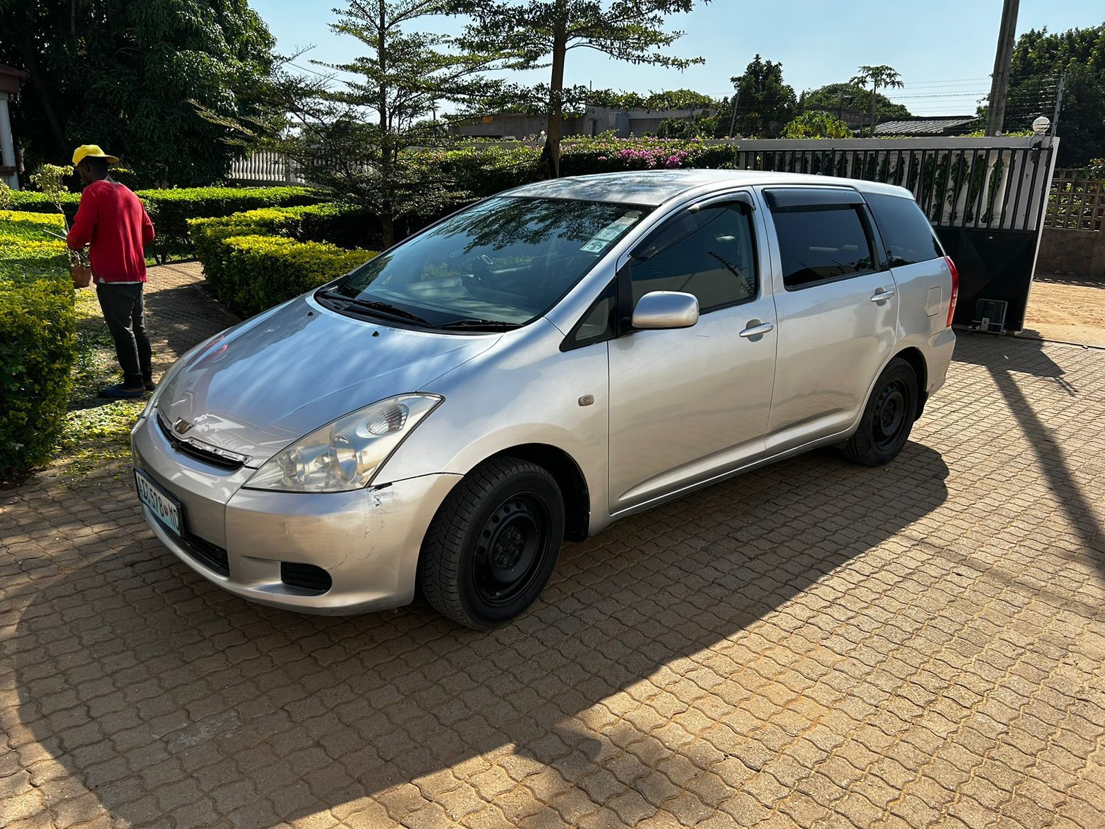 1600x1200 Buy used toyota wish silver car in maputo in maputo