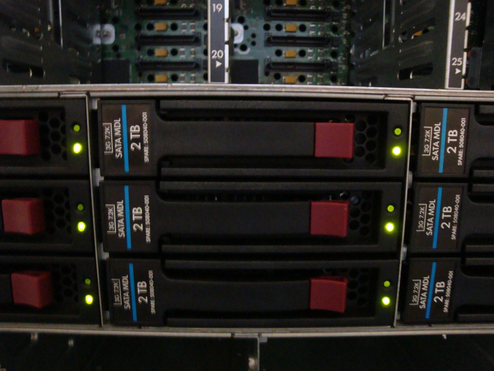 1600x1200 HP DL320S Server 14TB Xeon 3070 2.66Ghz 6Gb RAM P800 SAS 6 X 2 TB Hard