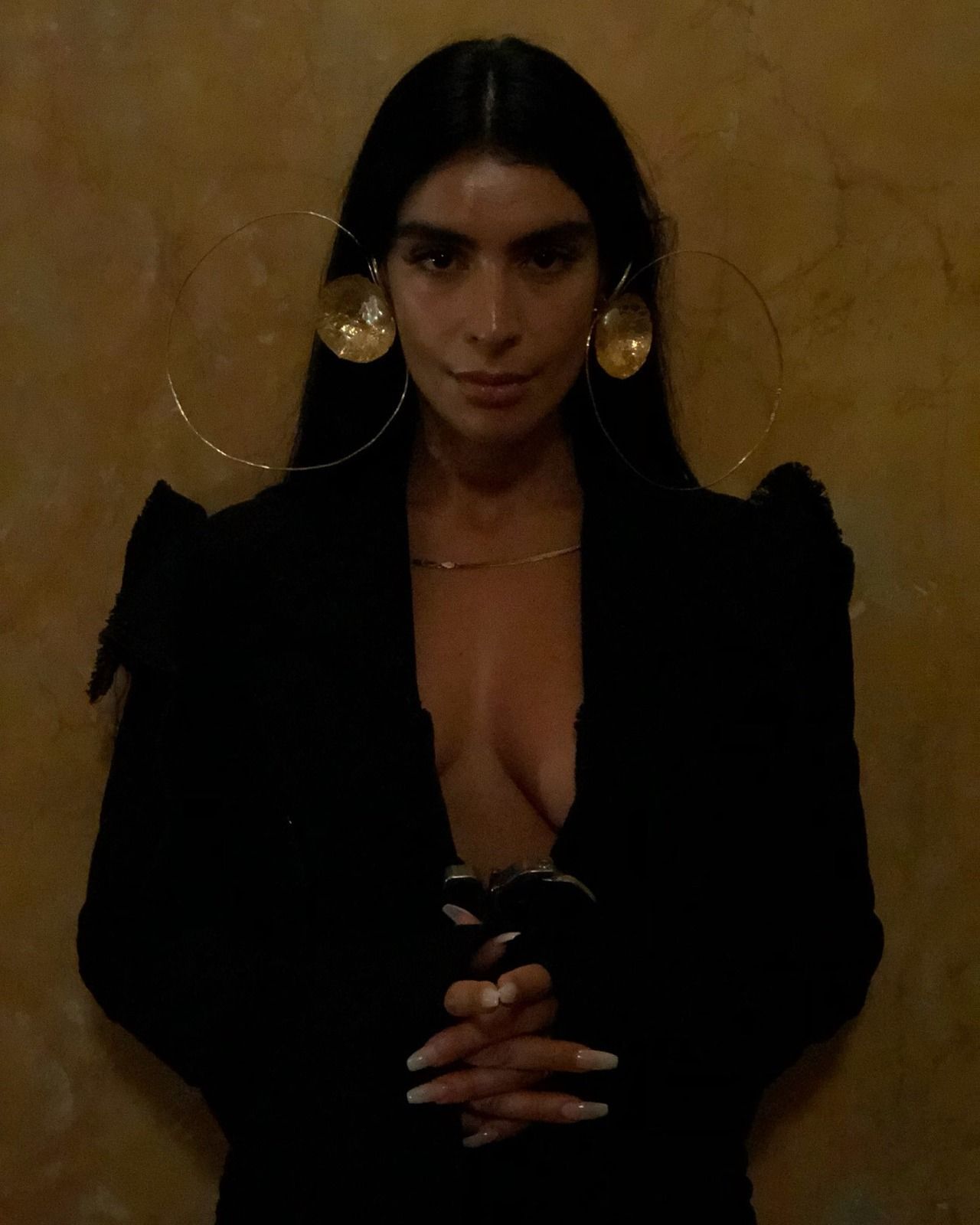 1280x1600 Sevdaliza Wallpaper
