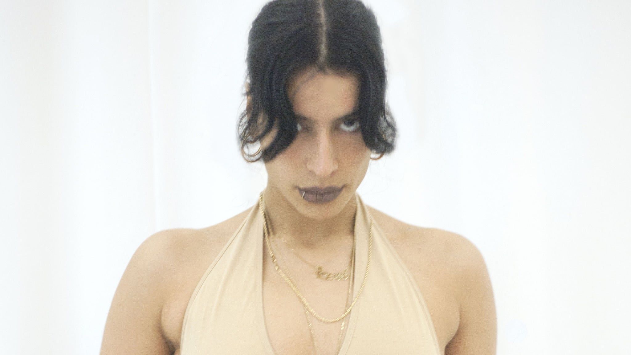 2048x1152 Sevdaliza